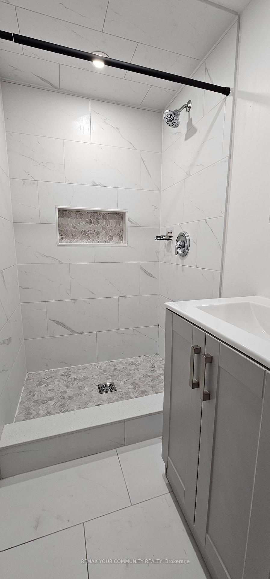 Photo 9 of 51 Davelayne Road, North York, Humbermede — HOMEH