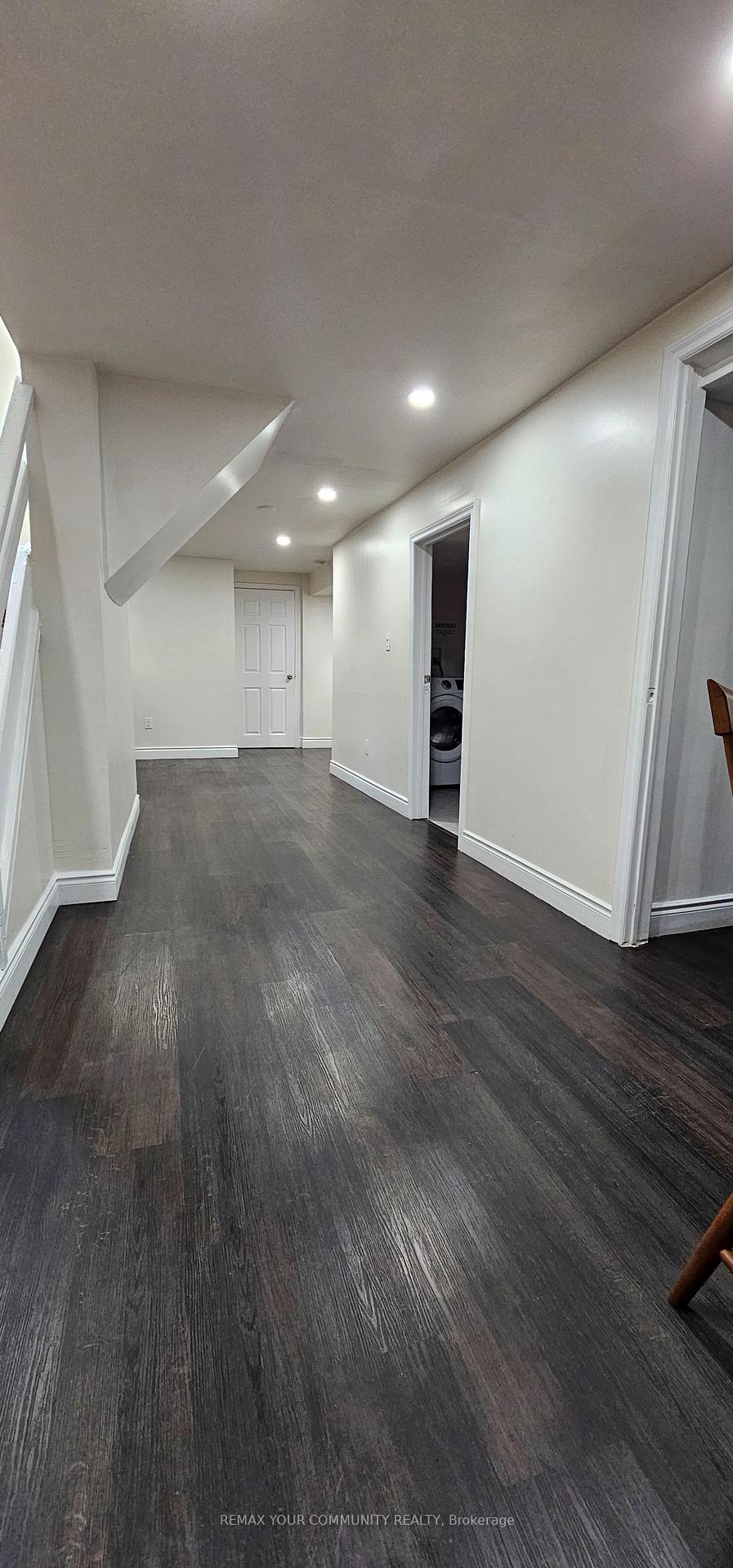 Photo 10 of 51 Davelayne Road, North York, Humbermede — HOMEH