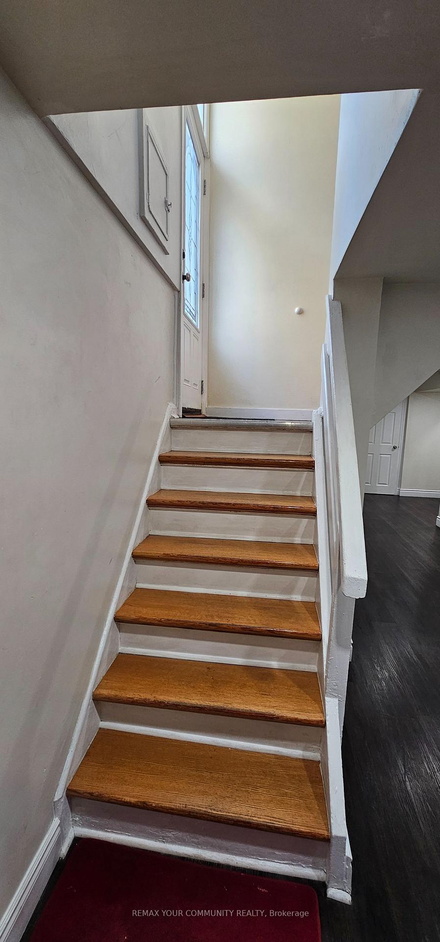 Photo 12 of 51 Davelayne Road, North York, Humbermede — HOMEH
