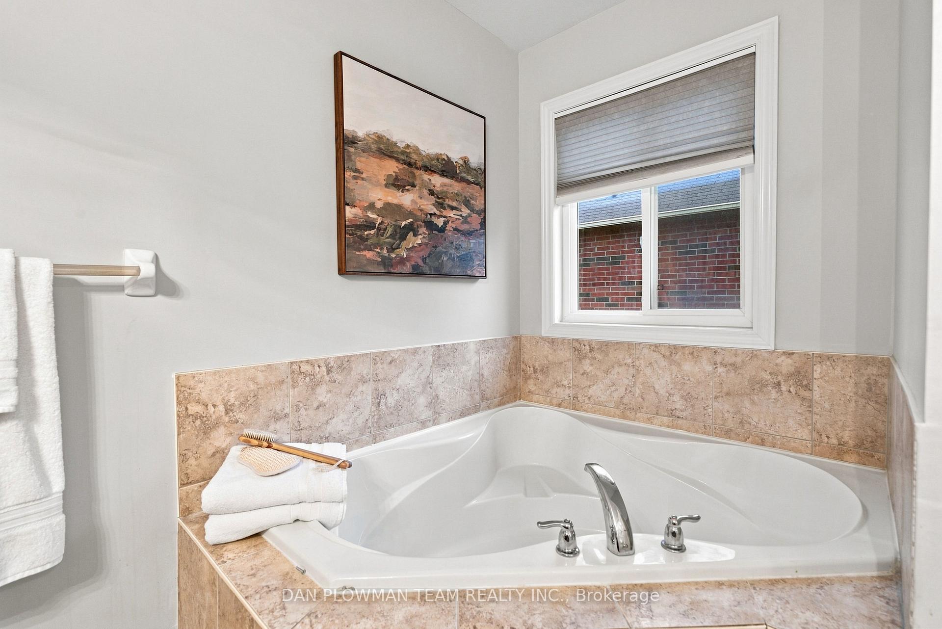 Photo 27 of 102 Southfield Avenue, Clarington, Courtice — HOMEH