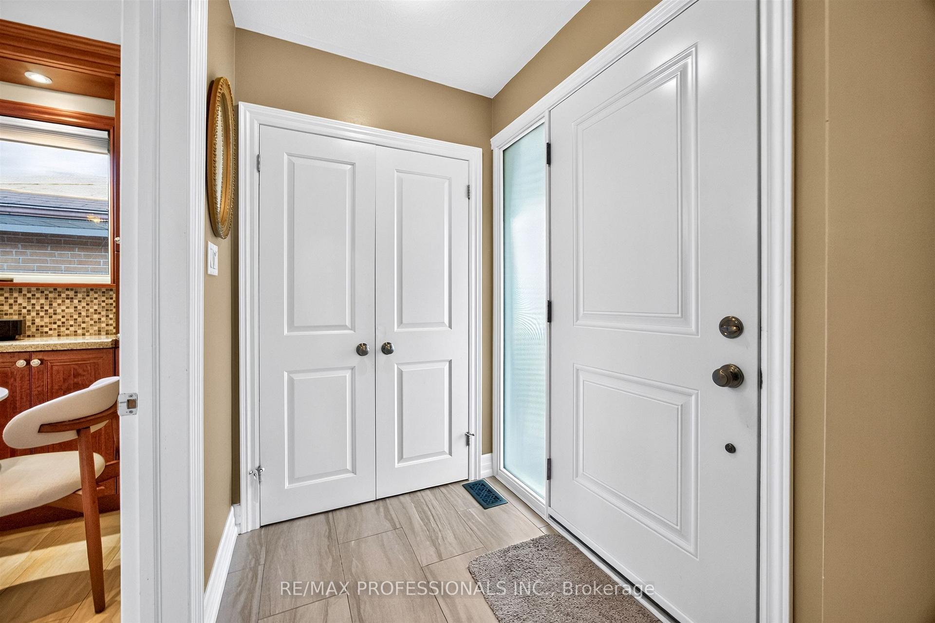 Photo 5 of 302 La Rose Avenue, Etobicoke, Willowridge-Martingrove-Richview — HOMEH