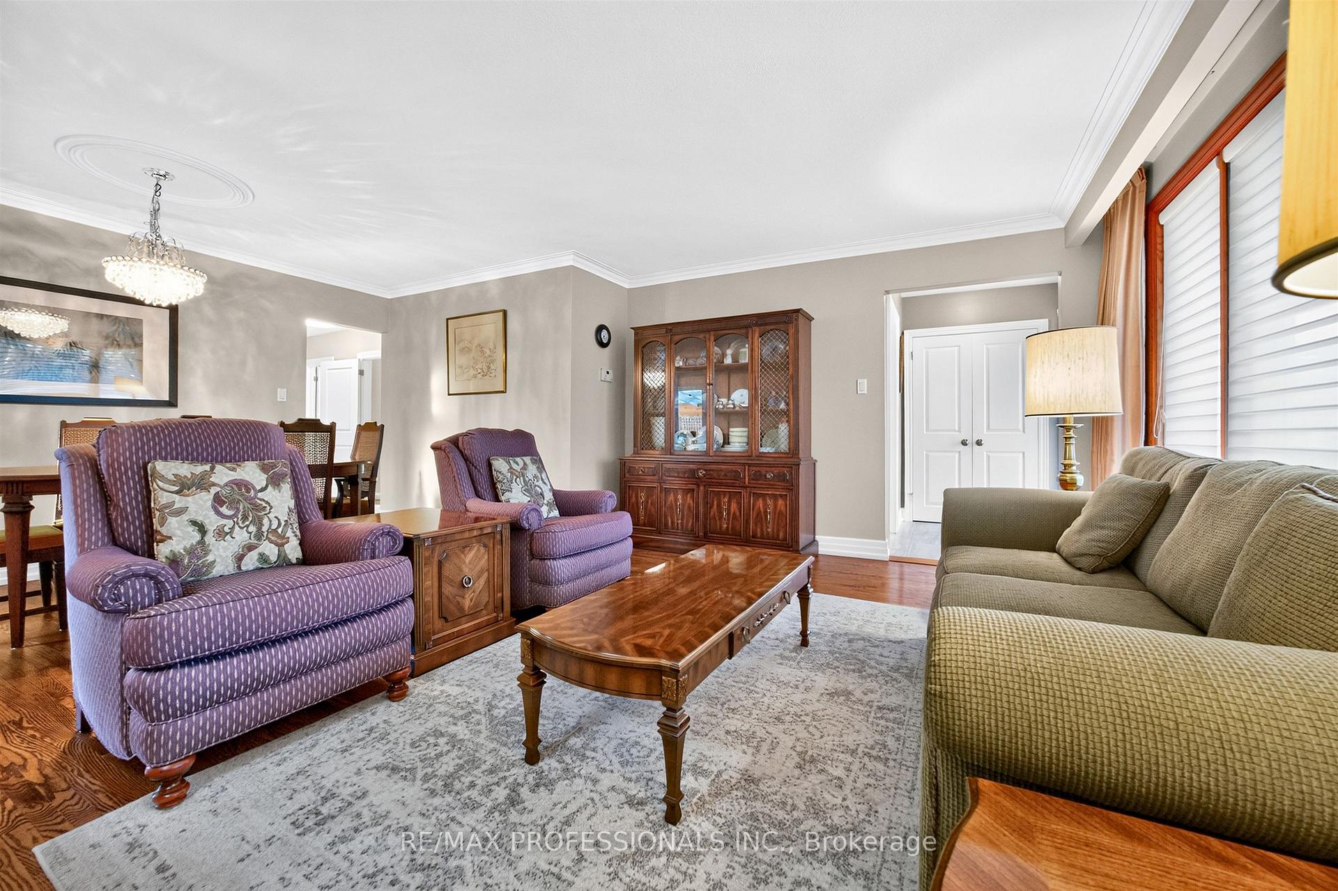 Photo 7 of 302 La Rose Avenue, Etobicoke, Willowridge-Martingrove-Richview — HOMEH