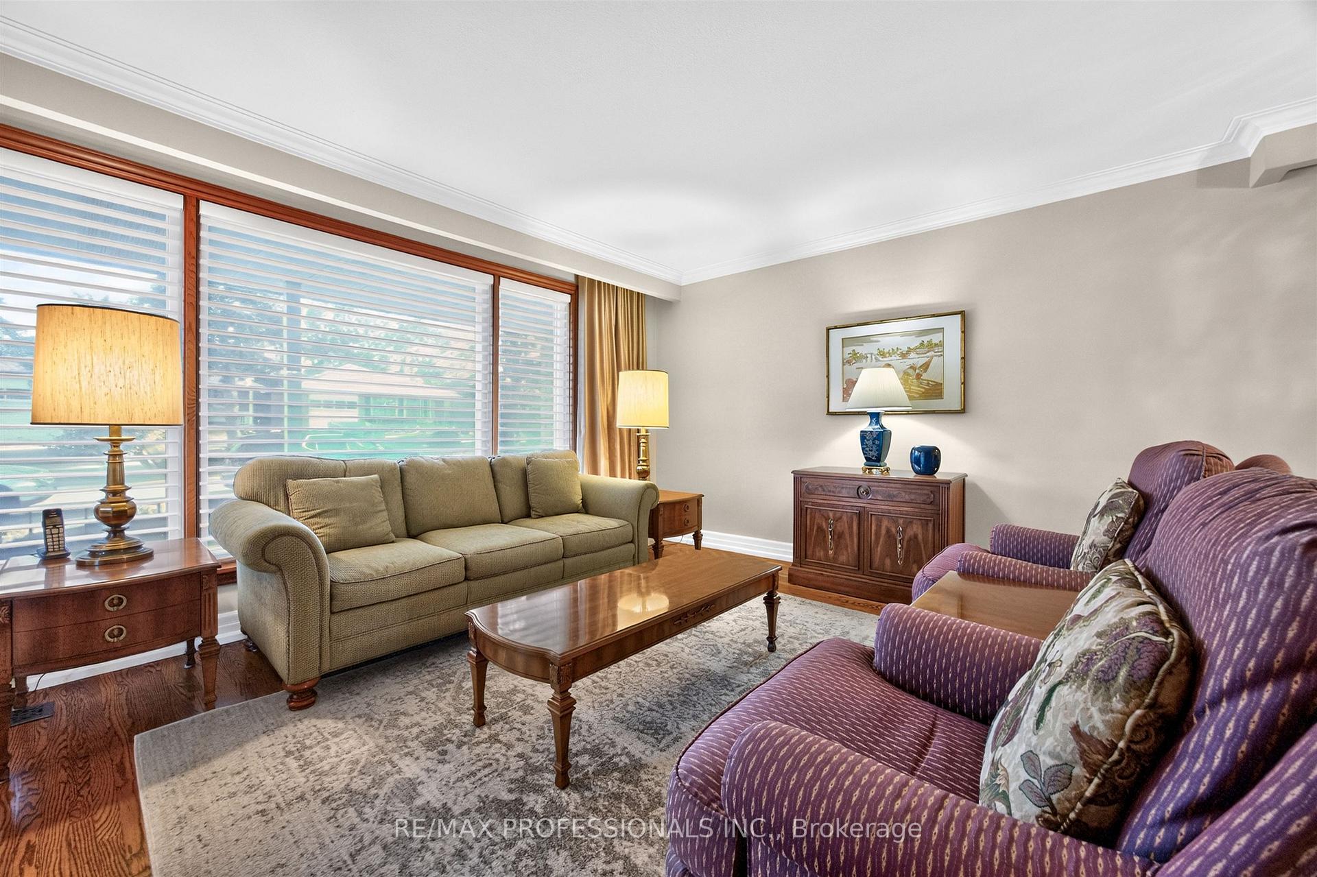 Photo 8 of 302 La Rose Avenue, Etobicoke, Willowridge-Martingrove-Richview — HOMEH