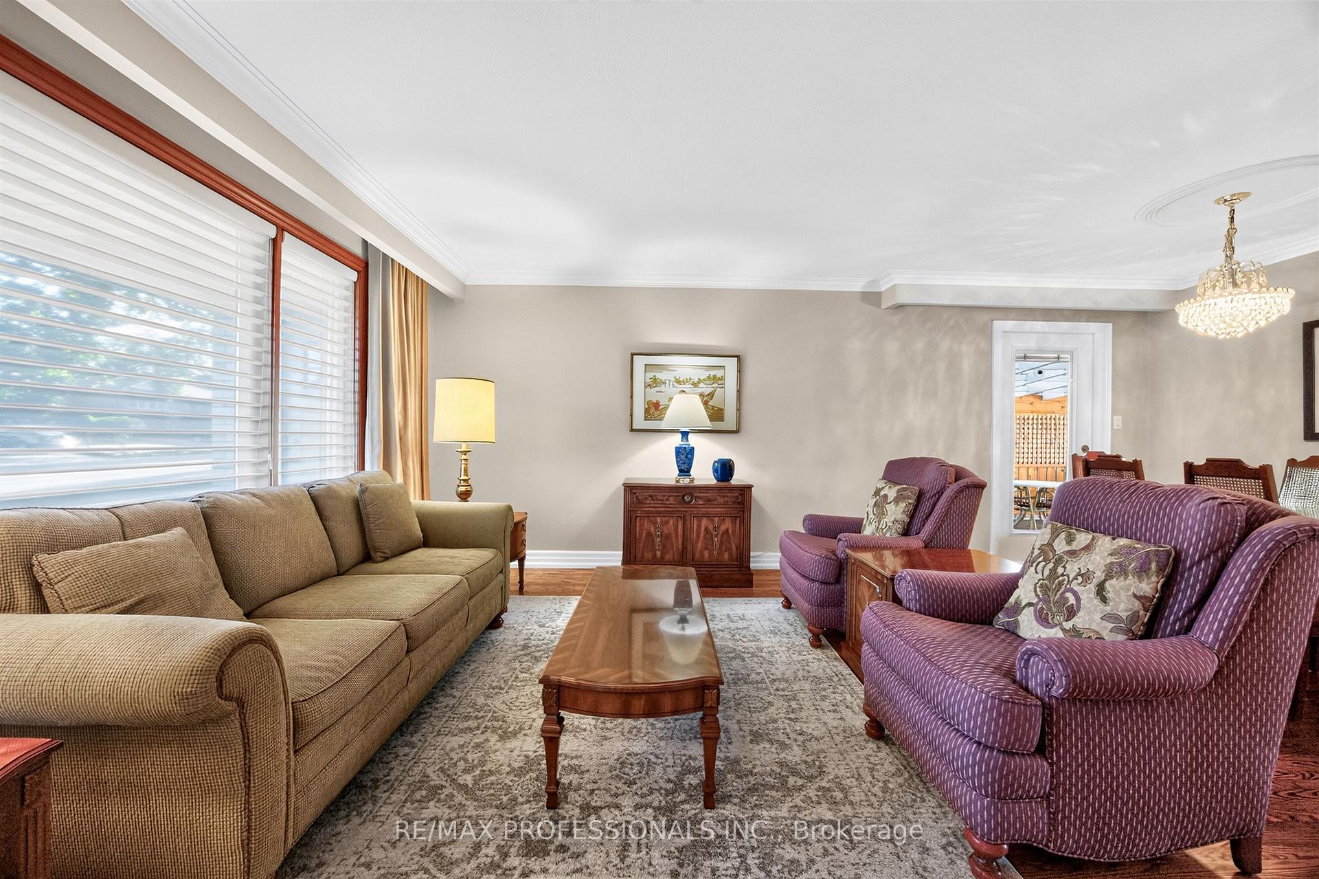 Photo 9 of 302 La Rose Avenue, Etobicoke, Willowridge-Martingrove-Richview — HOMEH
