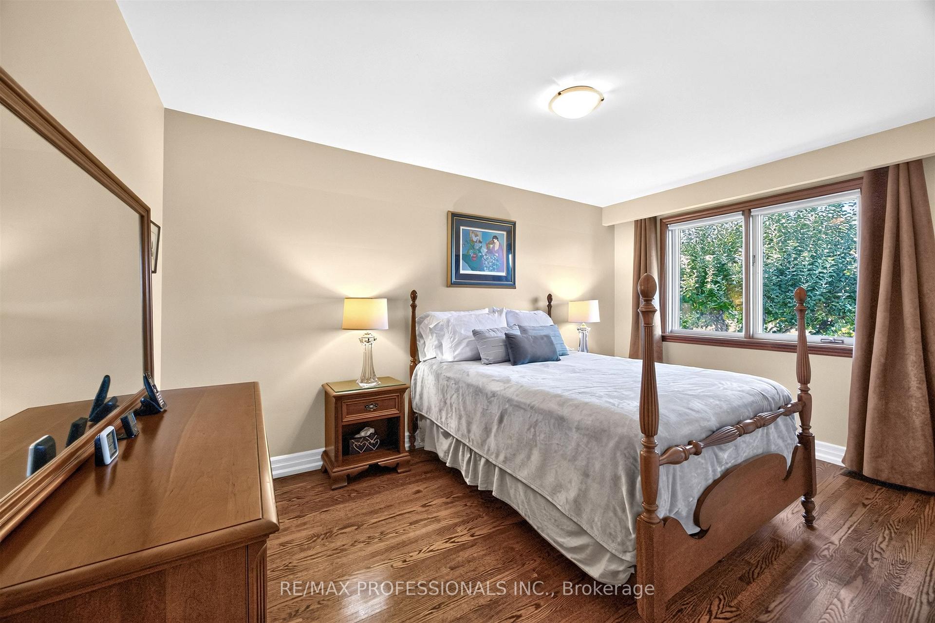 Photo 15 of 302 La Rose Avenue, Etobicoke, Willowridge-Martingrove-Richview — HOMEH