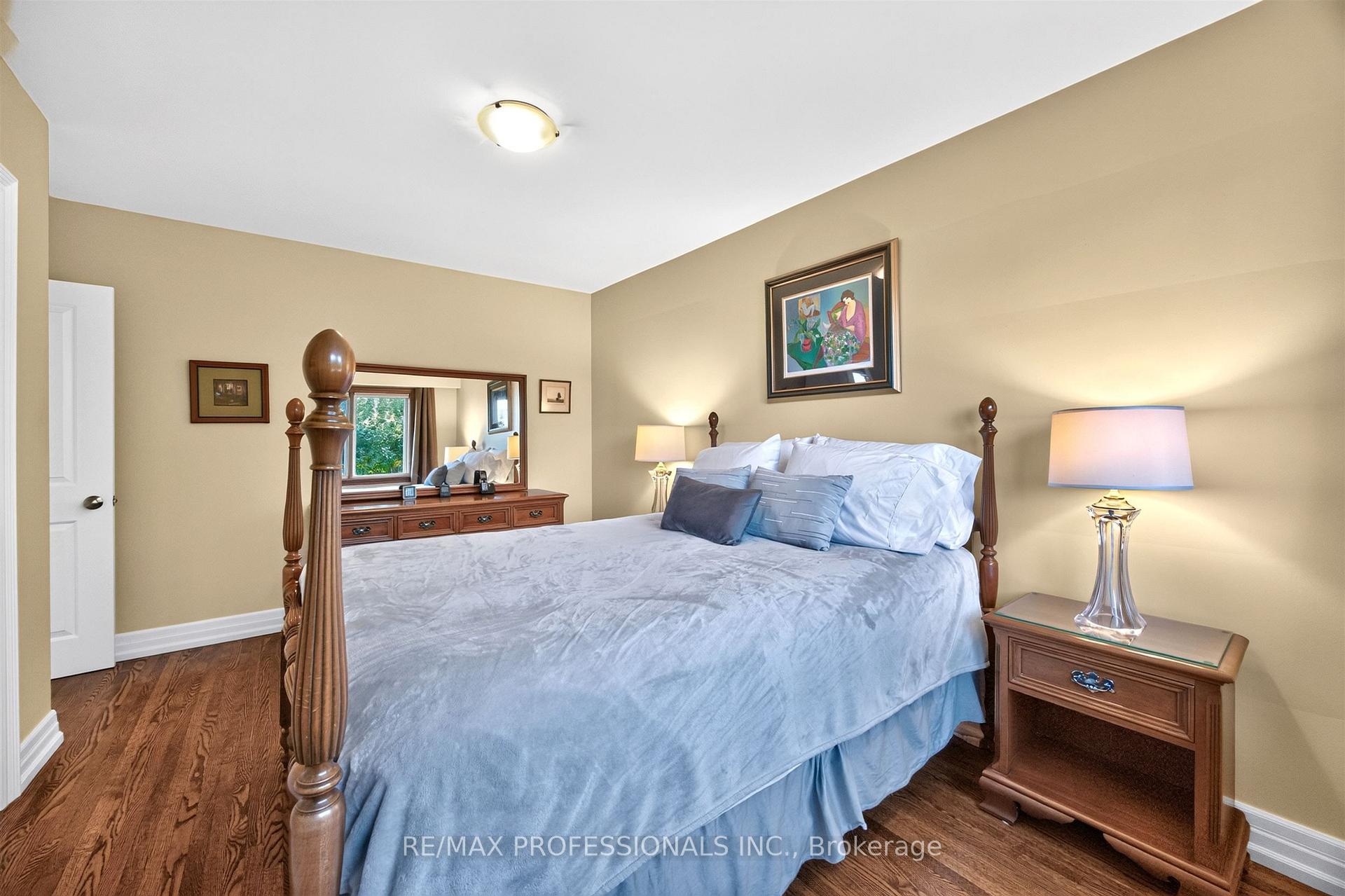 Photo 16 of 302 La Rose Avenue, Etobicoke, Willowridge-Martingrove-Richview — HOMEH