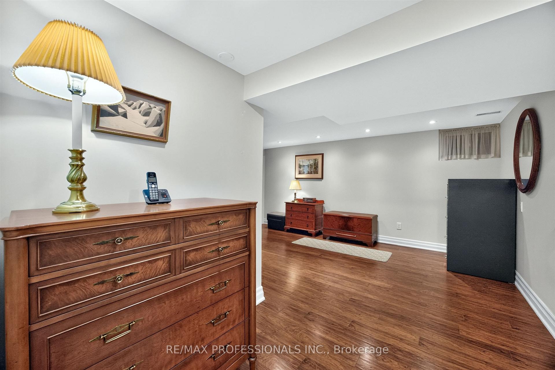 Photo 21 of 302 La Rose Avenue, Etobicoke, Willowridge-Martingrove-Richview — HOMEH