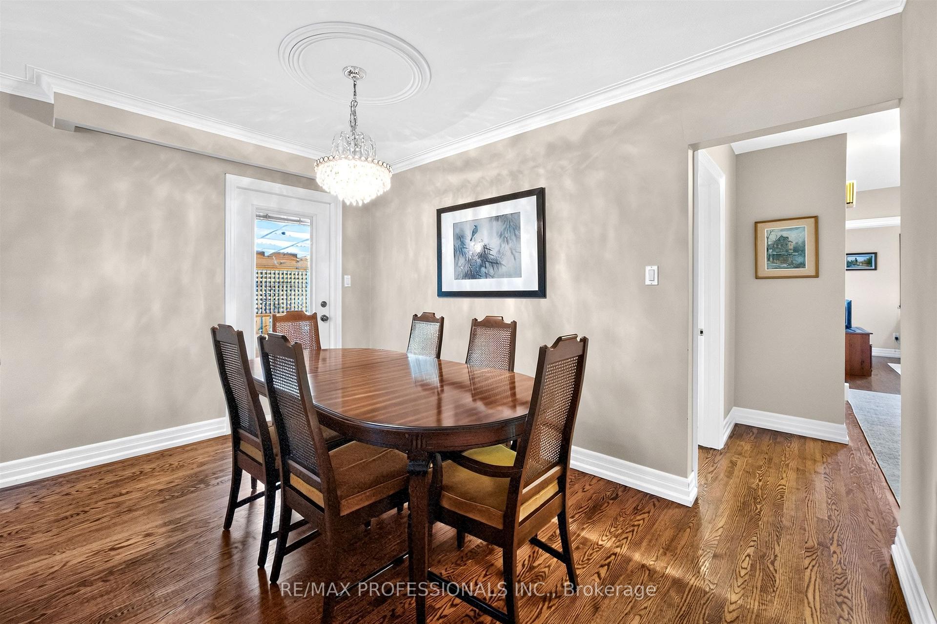 Photo 23 of 302 La Rose Avenue, Etobicoke, Willowridge-Martingrove-Richview — HOMEH