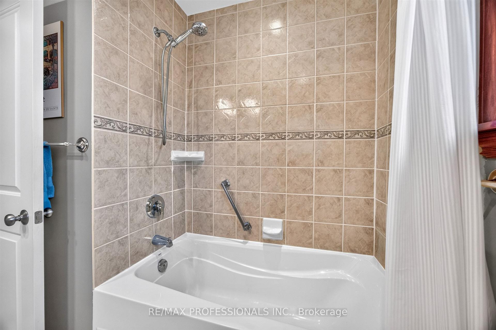 Photo 27 of 302 La Rose Avenue, Etobicoke, Willowridge-Martingrove-Richview — HOMEH