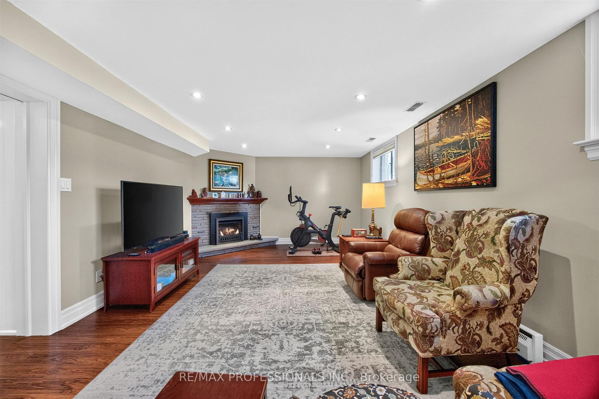 Photo 29 of 302 La Rose Avenue, Etobicoke, Willowridge-Martingrove-Richview — HOMEH