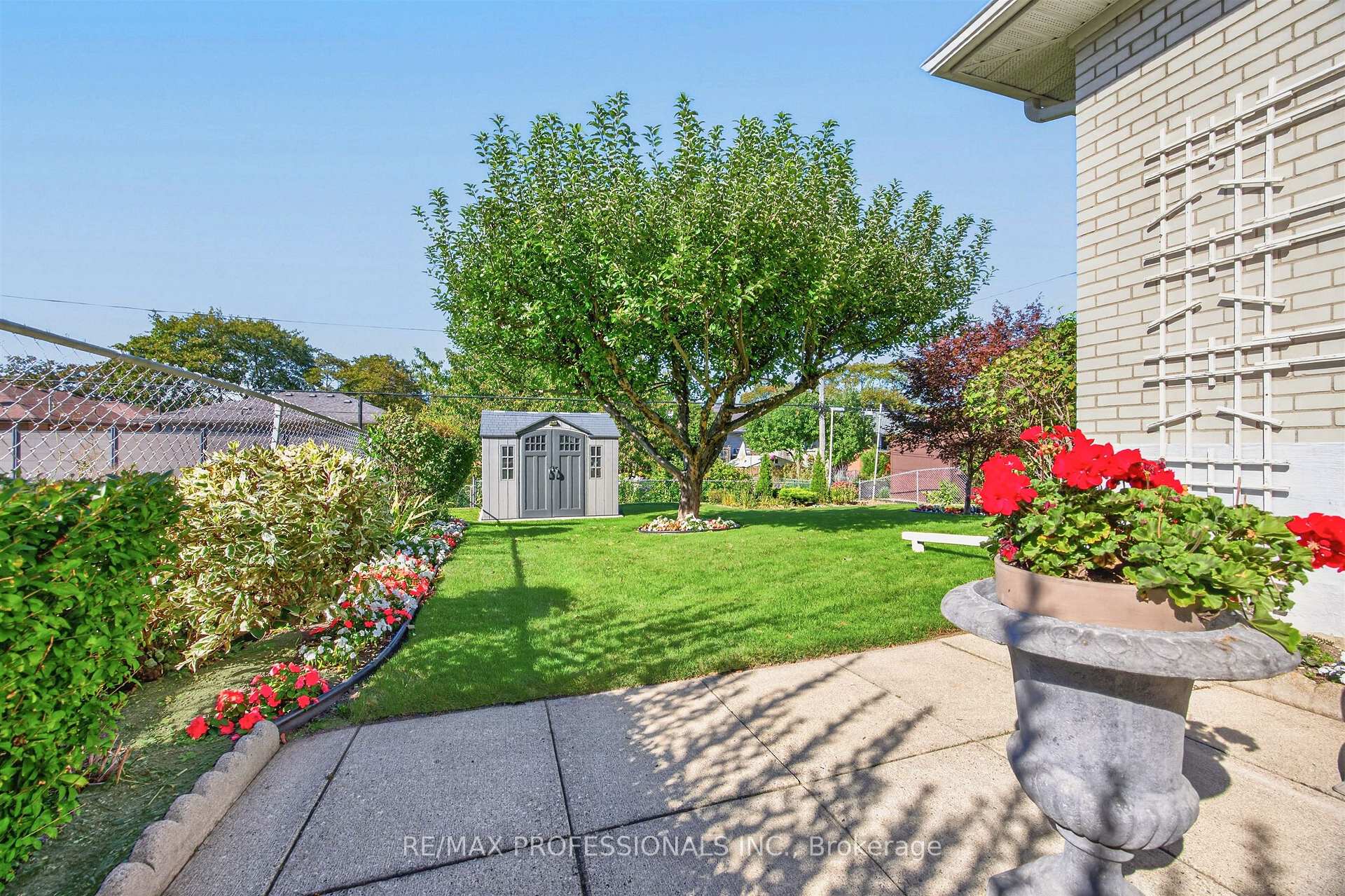 Photo 43 of 302 La Rose Avenue, Etobicoke, Willowridge-Martingrove-Richview — HOMEH