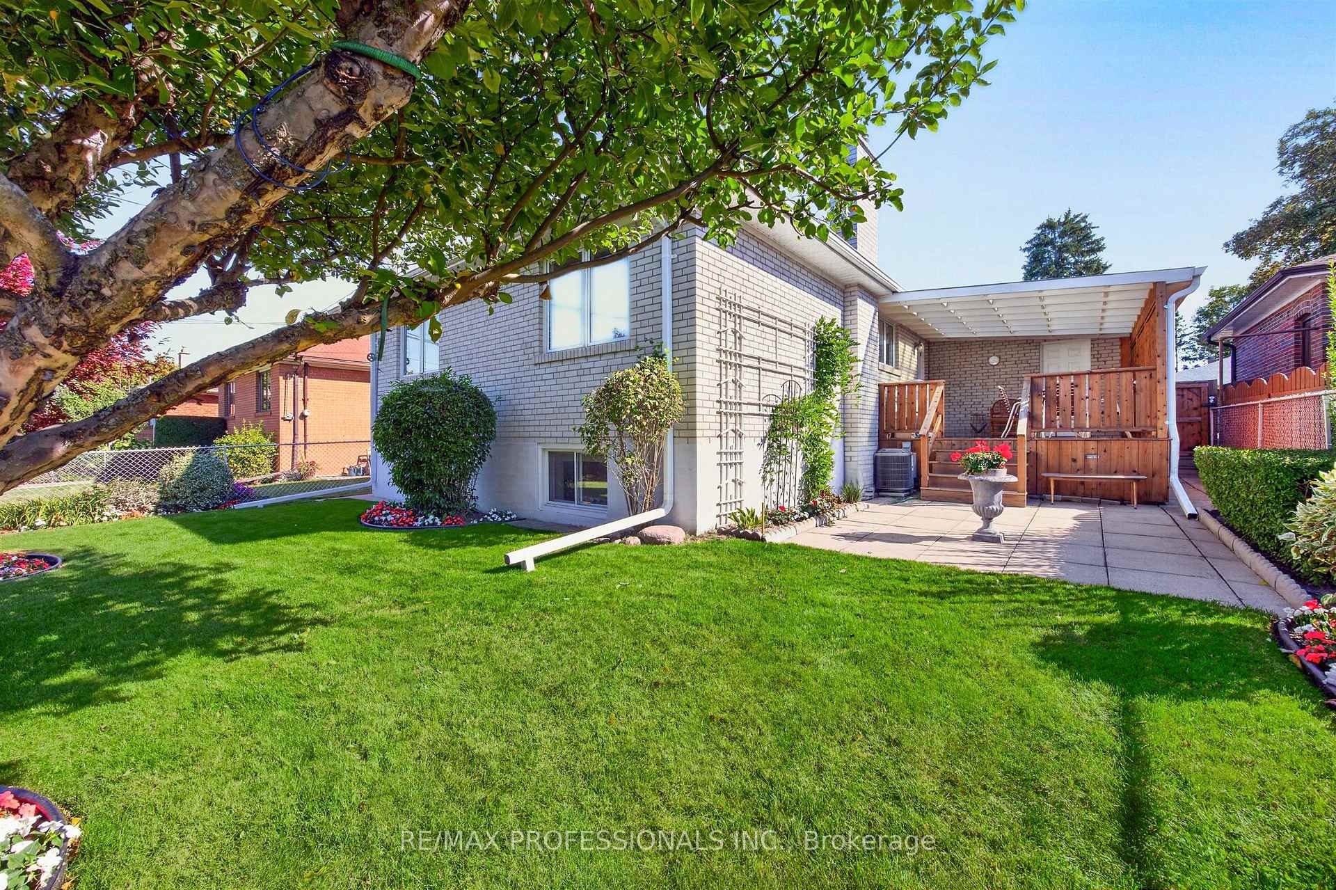 Photo 44 of 302 La Rose Avenue, Etobicoke, Willowridge-Martingrove-Richview — HOMEH