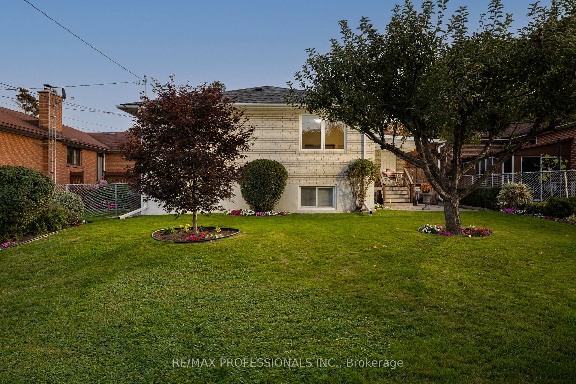 Photo 49 of 302 La Rose Avenue, Etobicoke, Willowridge-Martingrove-Richview — HOMEH