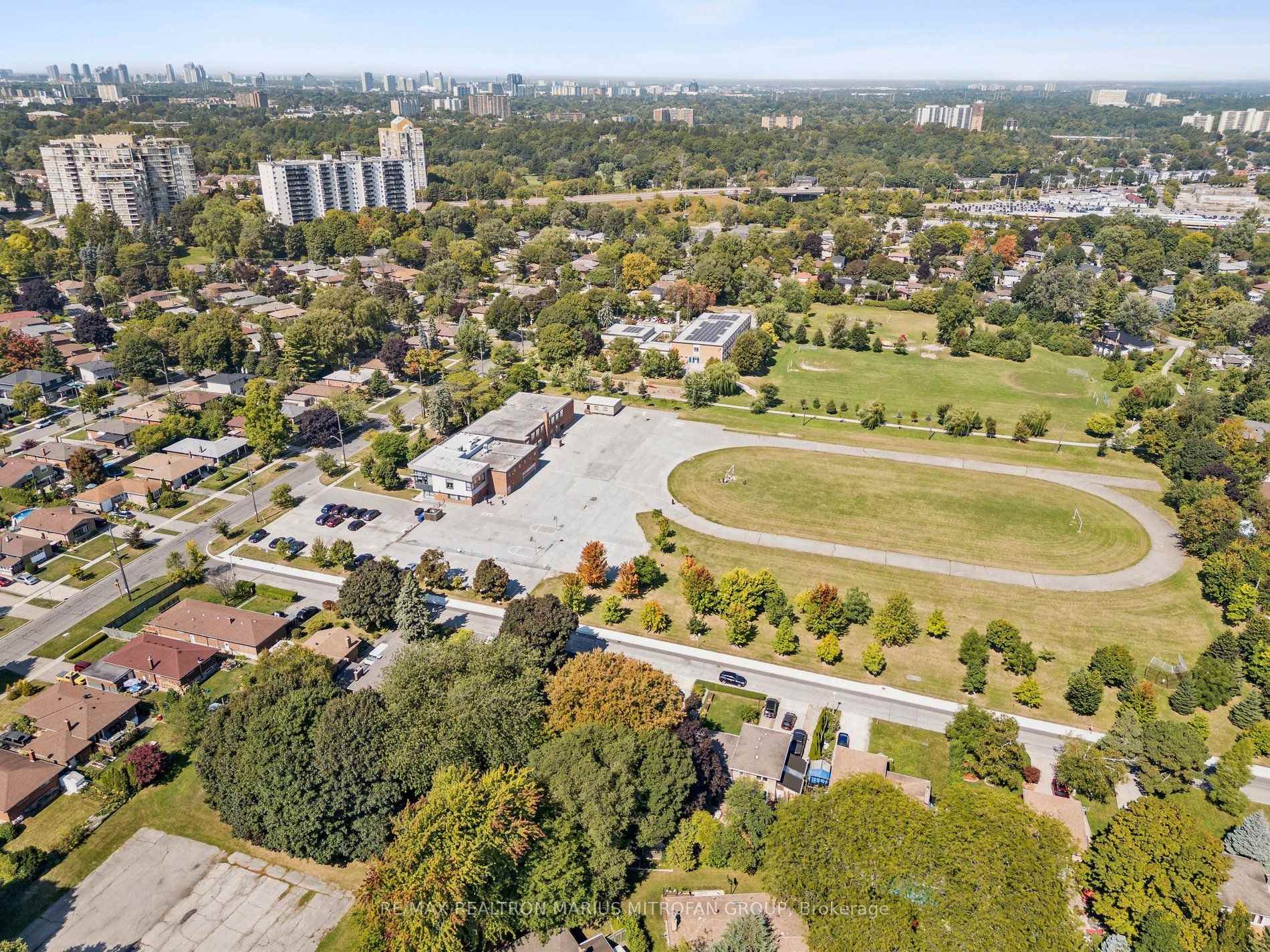 Photo 43 of 21 Toynbee Trail, Scarborough, Guildwood — HOMEH