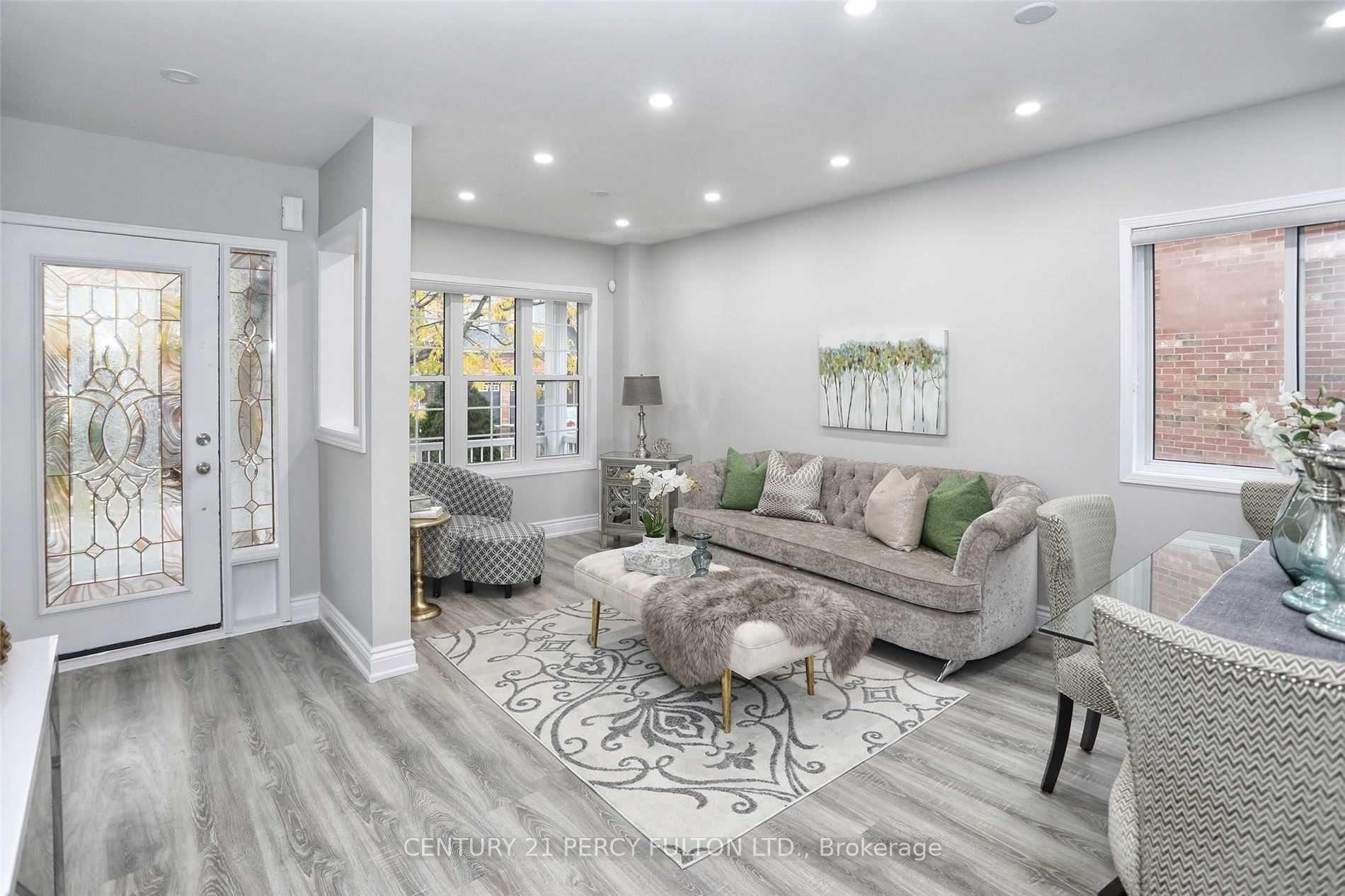 Photo 3 of 9 Valleypark Crescent, Brampton, Fletcher's Meadow — HOMEH