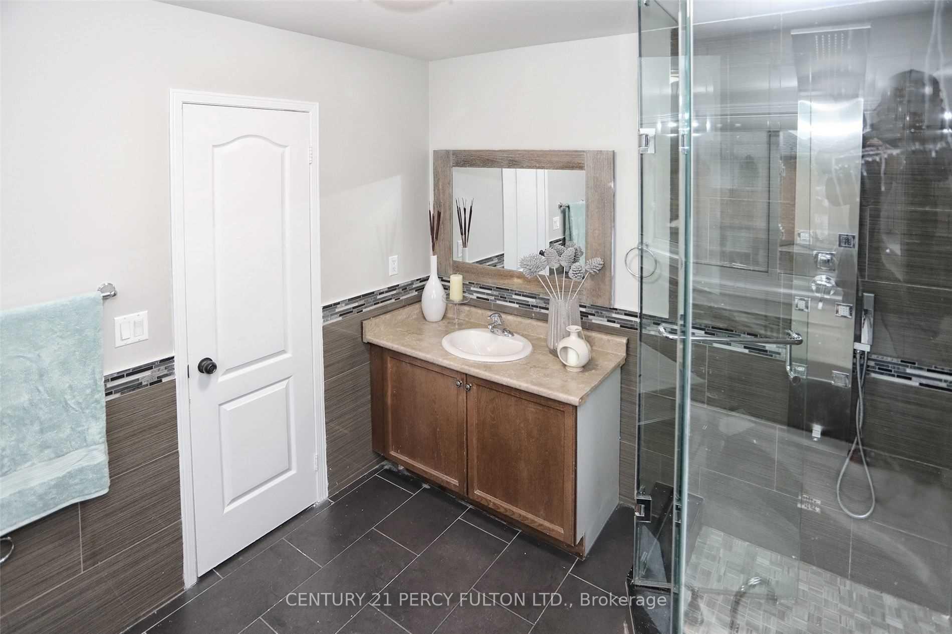 Photo 19 of 9 Valleypark Crescent, Brampton, Fletcher's Meadow — HOMEH