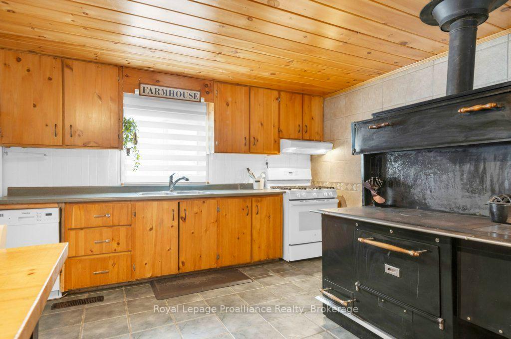 Photo 11 of 369 5th Concession Rd S, Addington Highlands, Addington Highlands — HOMEH