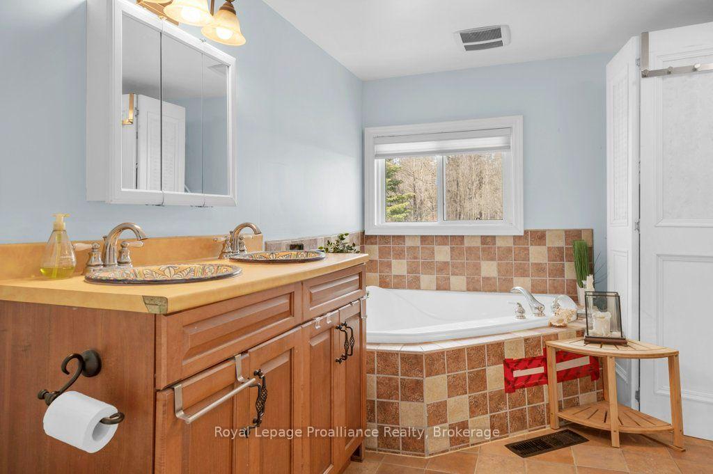 Photo 15 of 369 5th Concession Rd S, Addington Highlands, Addington Highlands — HOMEH