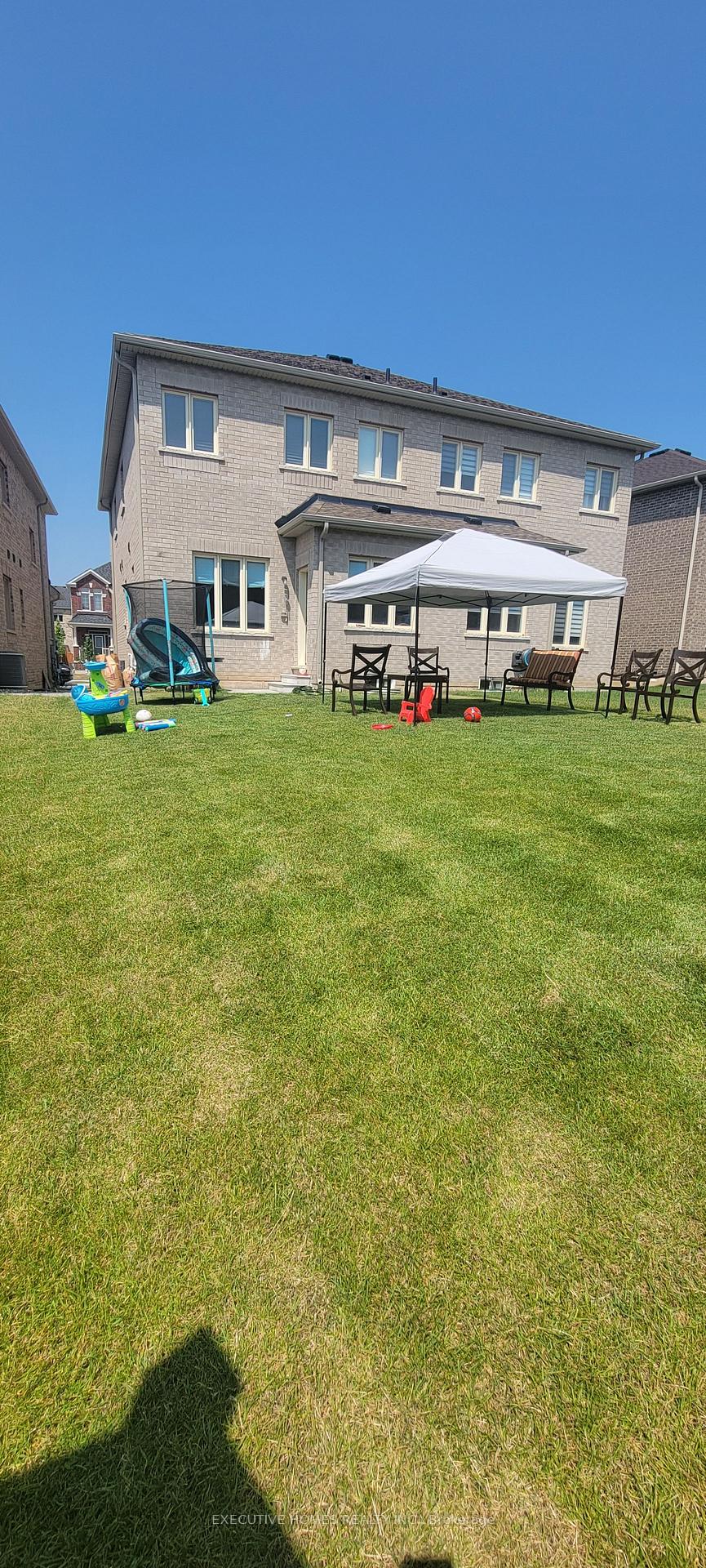 Photo 3 of 282 Great Falls Boulevard, Hamilton, Waterdown — HOMEH