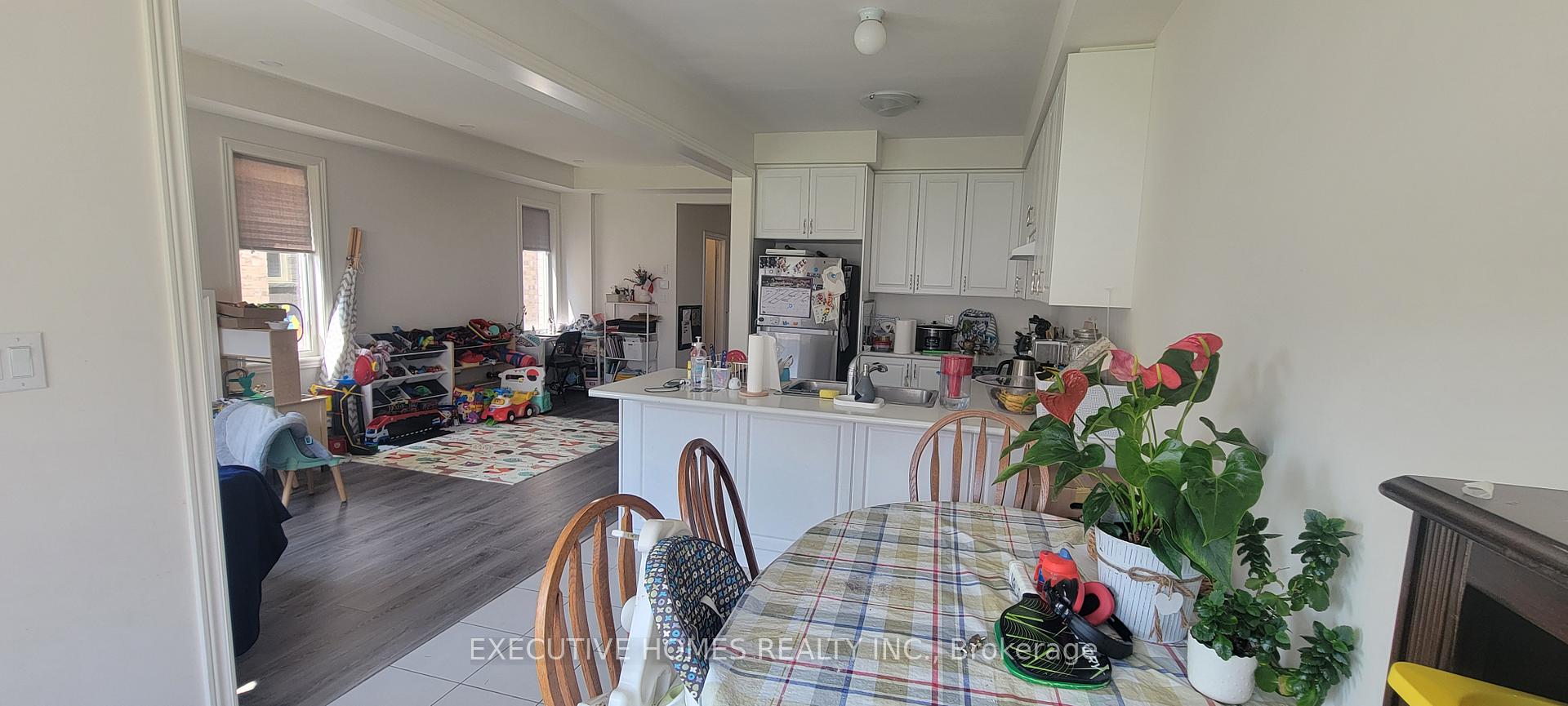Photo 9 of 282 Great Falls Boulevard, Hamilton, Waterdown — HOMEH