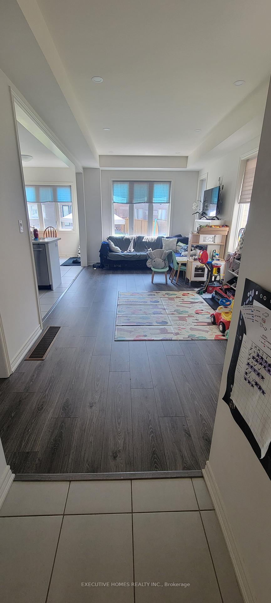 Photo 10 of 282 Great Falls Boulevard, Hamilton, Waterdown — HOMEH