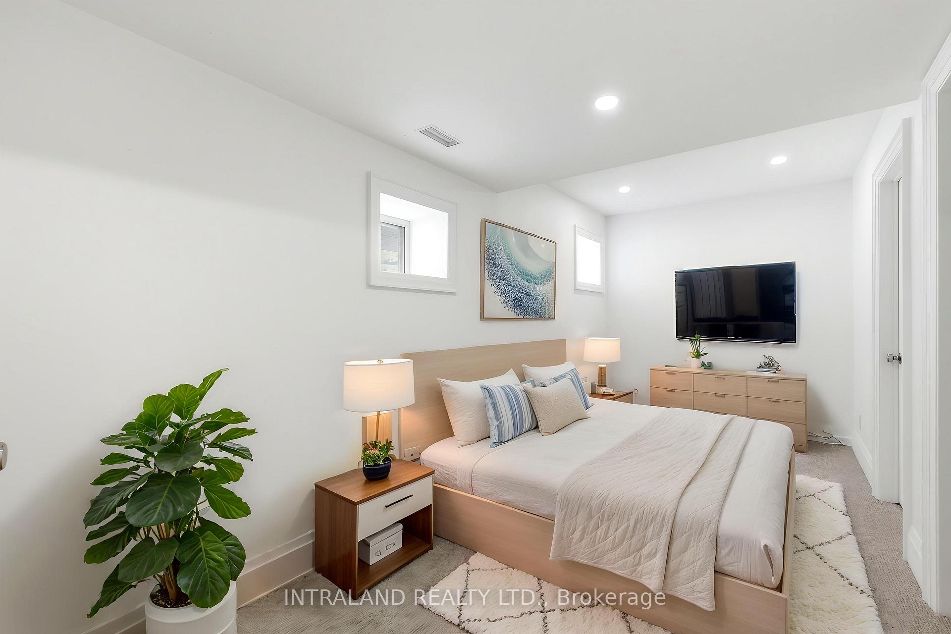 Photo 32 of 39 Chandos Avenue, Toronto, Dovercourt-Wallace Emerson-Junction — HOMEH