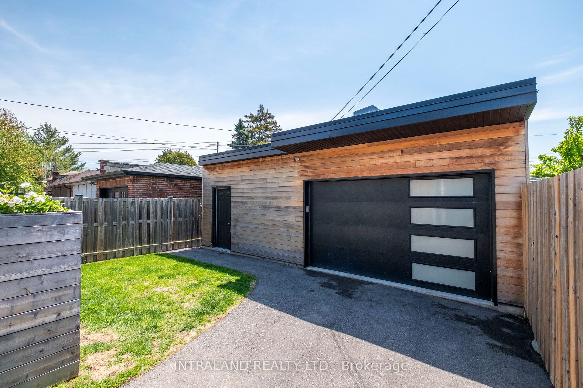 Photo 38 of 39 Chandos Avenue, Toronto, Dovercourt-Wallace Emerson-Junction — HOMEH