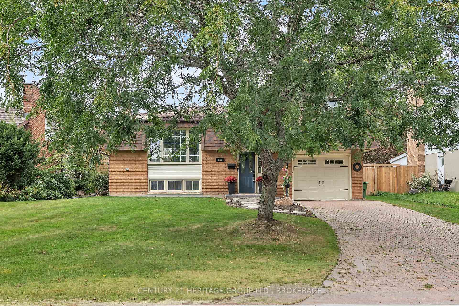 Photo 2 of 888 Auden Park Drive, Kingston, City SouthWest — HOMEH