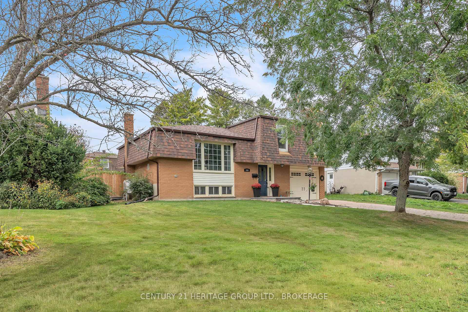 Photo 3 of 888 Auden Park Drive, Kingston, City SouthWest — HOMEH