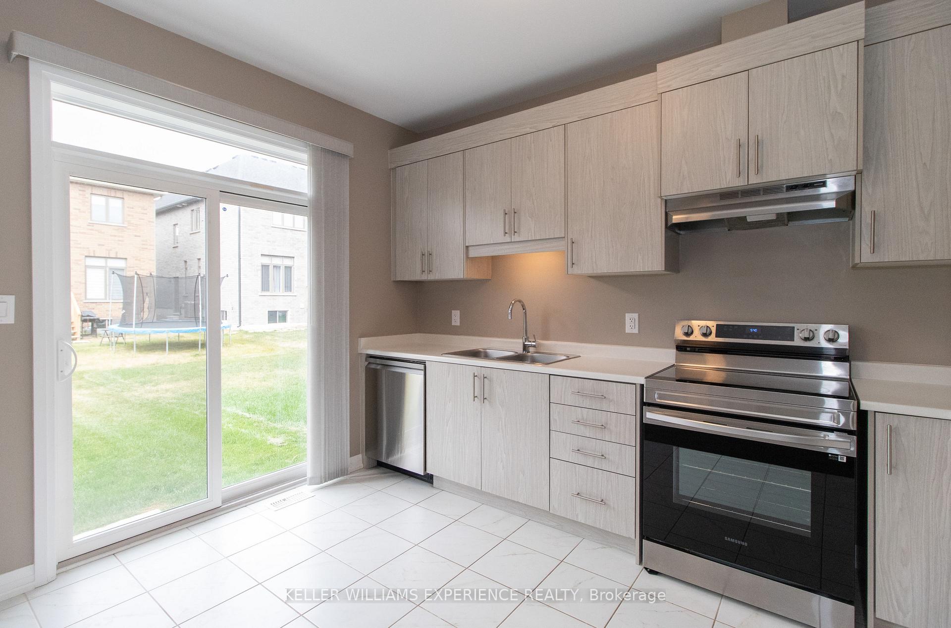 Photo 5 of 55 Copperhill Heights, Barrie, Rural Barrie Southeast — HOMEH