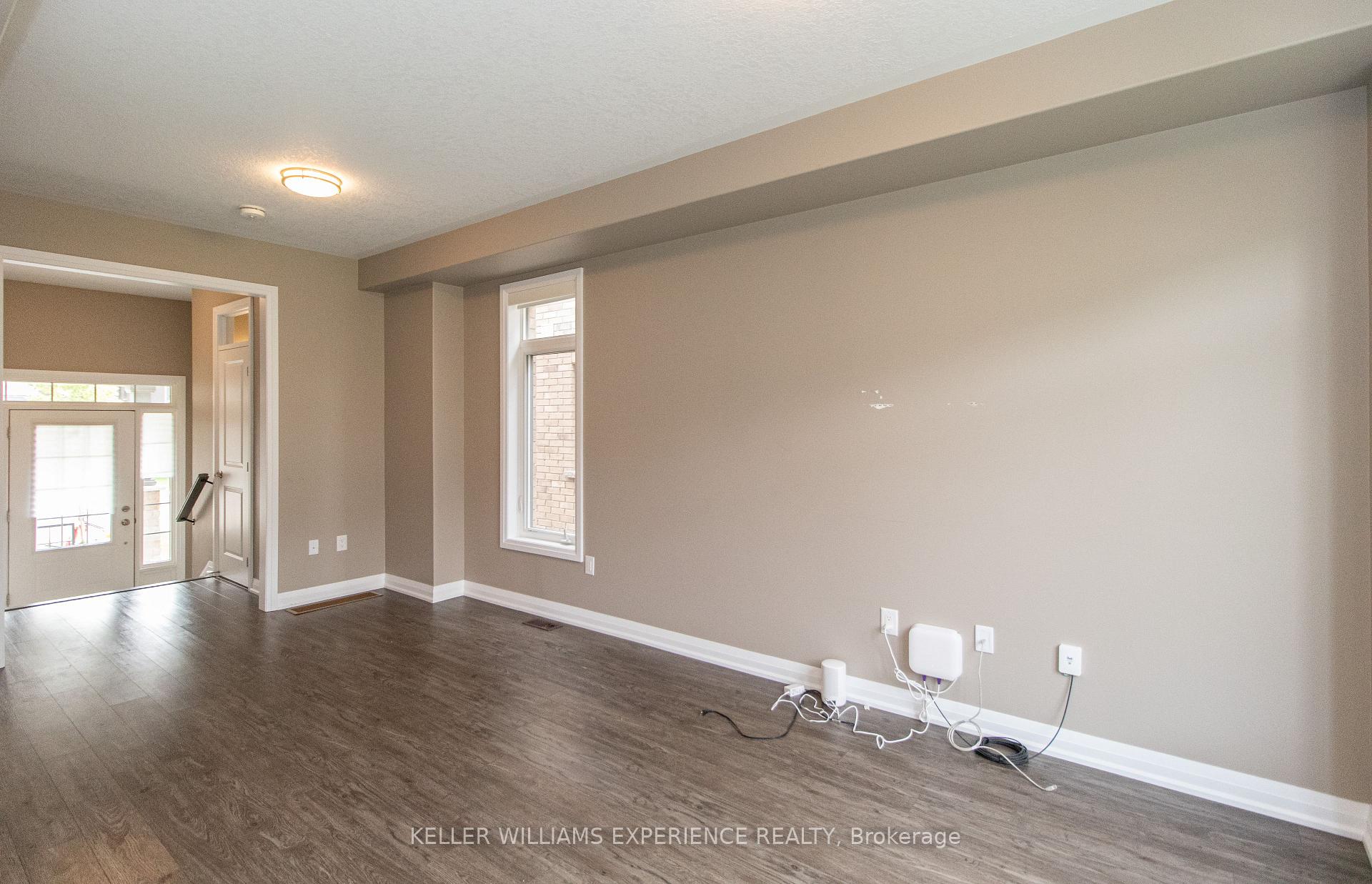Photo 8 of 55 Copperhill Heights, Barrie, Rural Barrie Southeast — HOMEH
