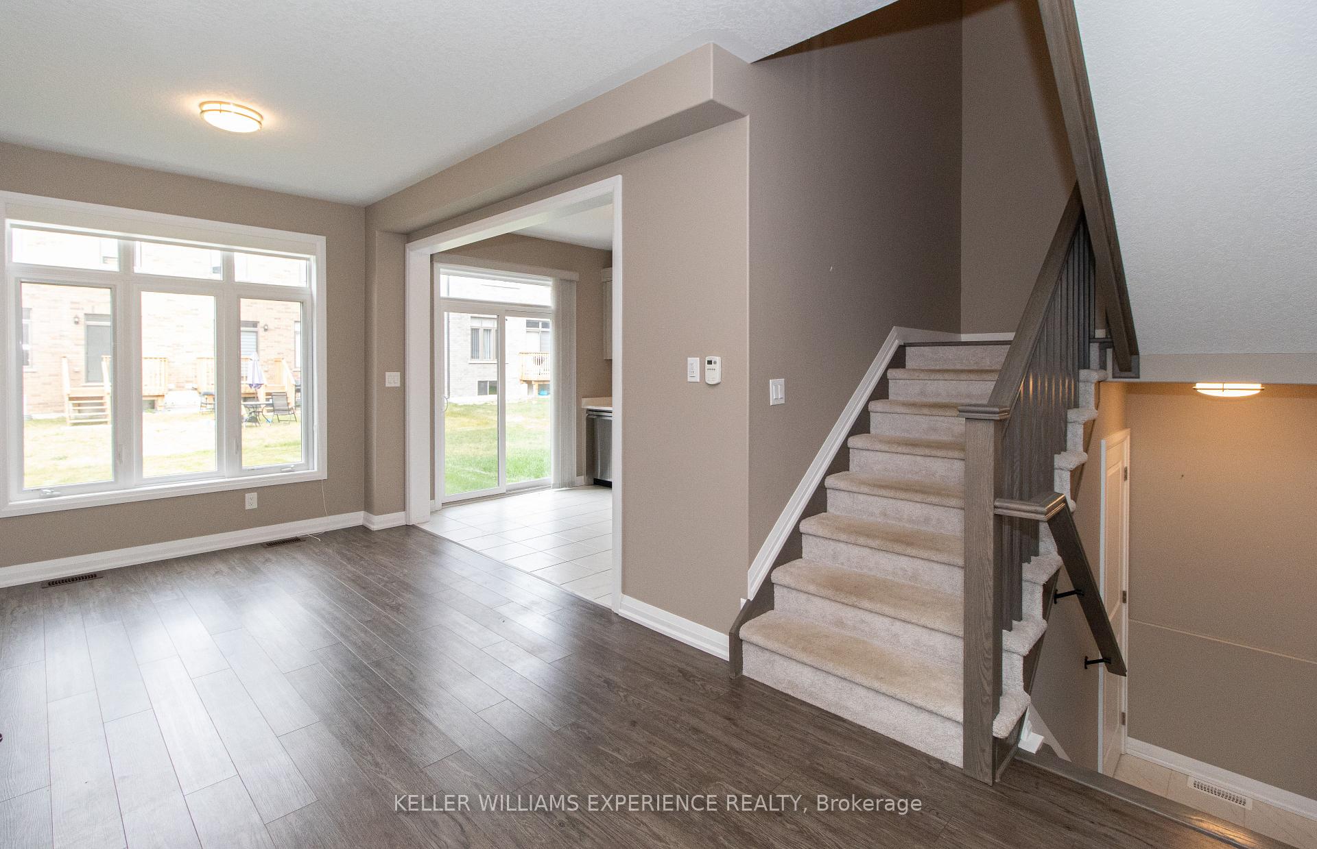 Photo 9 of 55 Copperhill Heights, Barrie, Rural Barrie Southeast — HOMEH