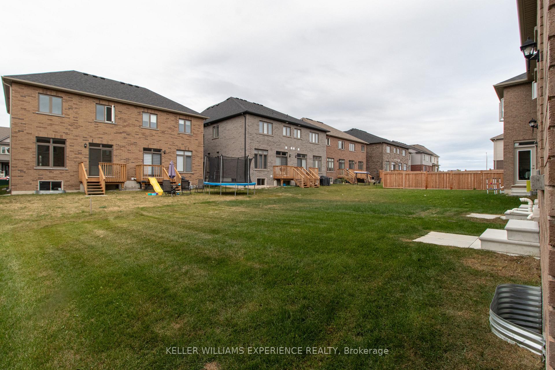 Photo 18 of 55 Copperhill Heights, Barrie, Rural Barrie Southeast — HOMEH