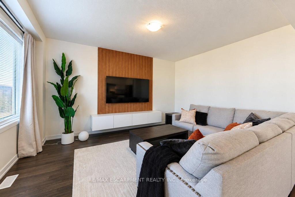 Photo 4 of 31 Santos Drive, Haldimand — HOMEH