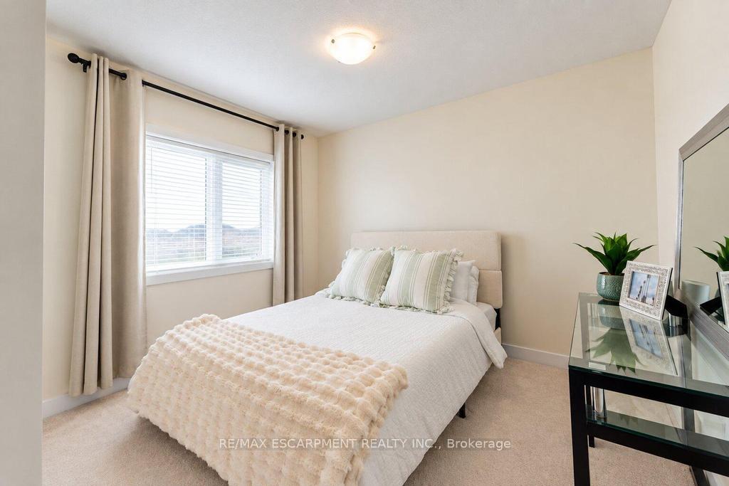Photo 15 of 31 Santos Drive, Haldimand — HOMEH