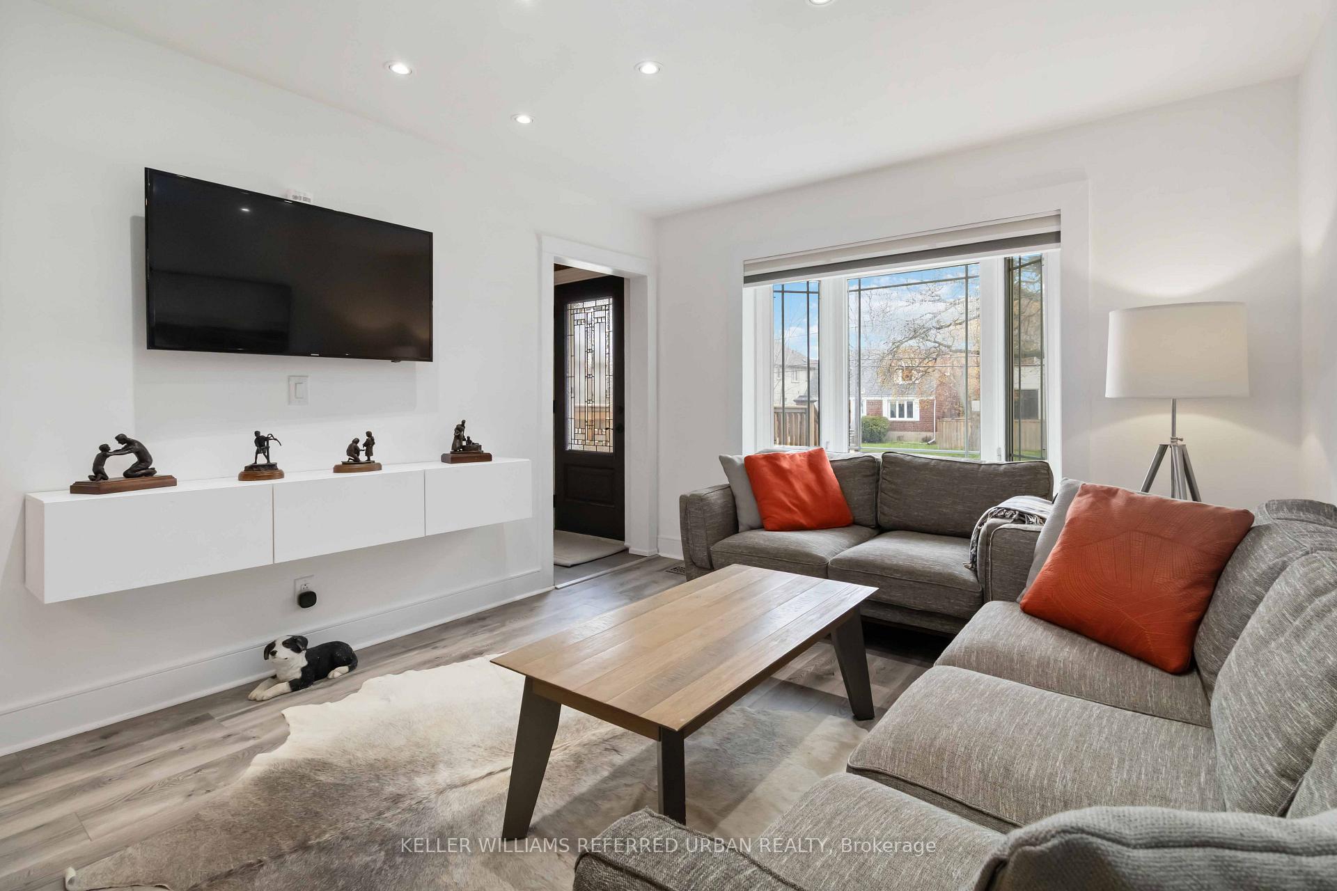 Photo 10 of 310 Senlac Road, North York, Willowdale West — HOMEH