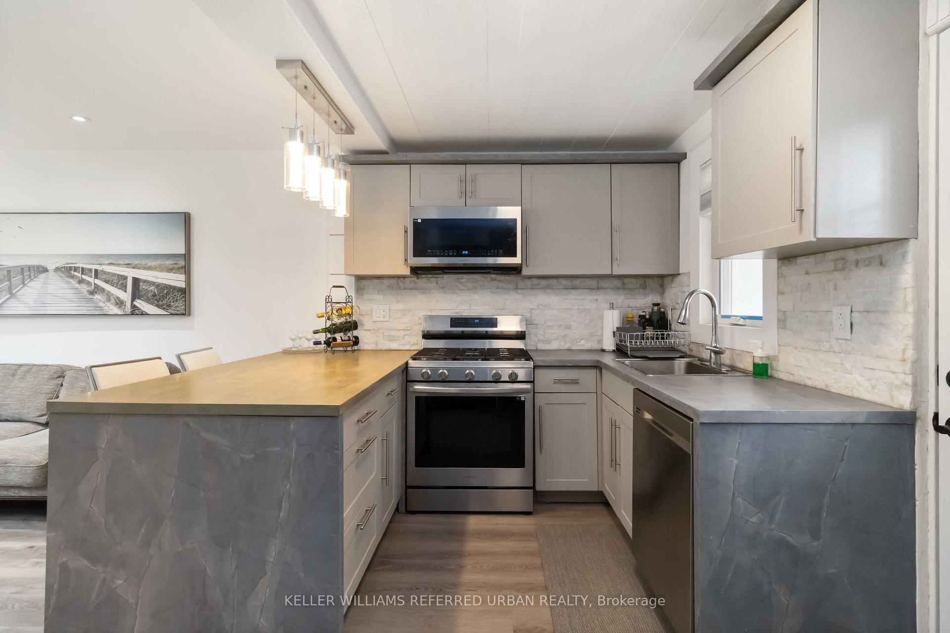 Photo 14 of 310 Senlac Road, North York, Willowdale West — HOMEH