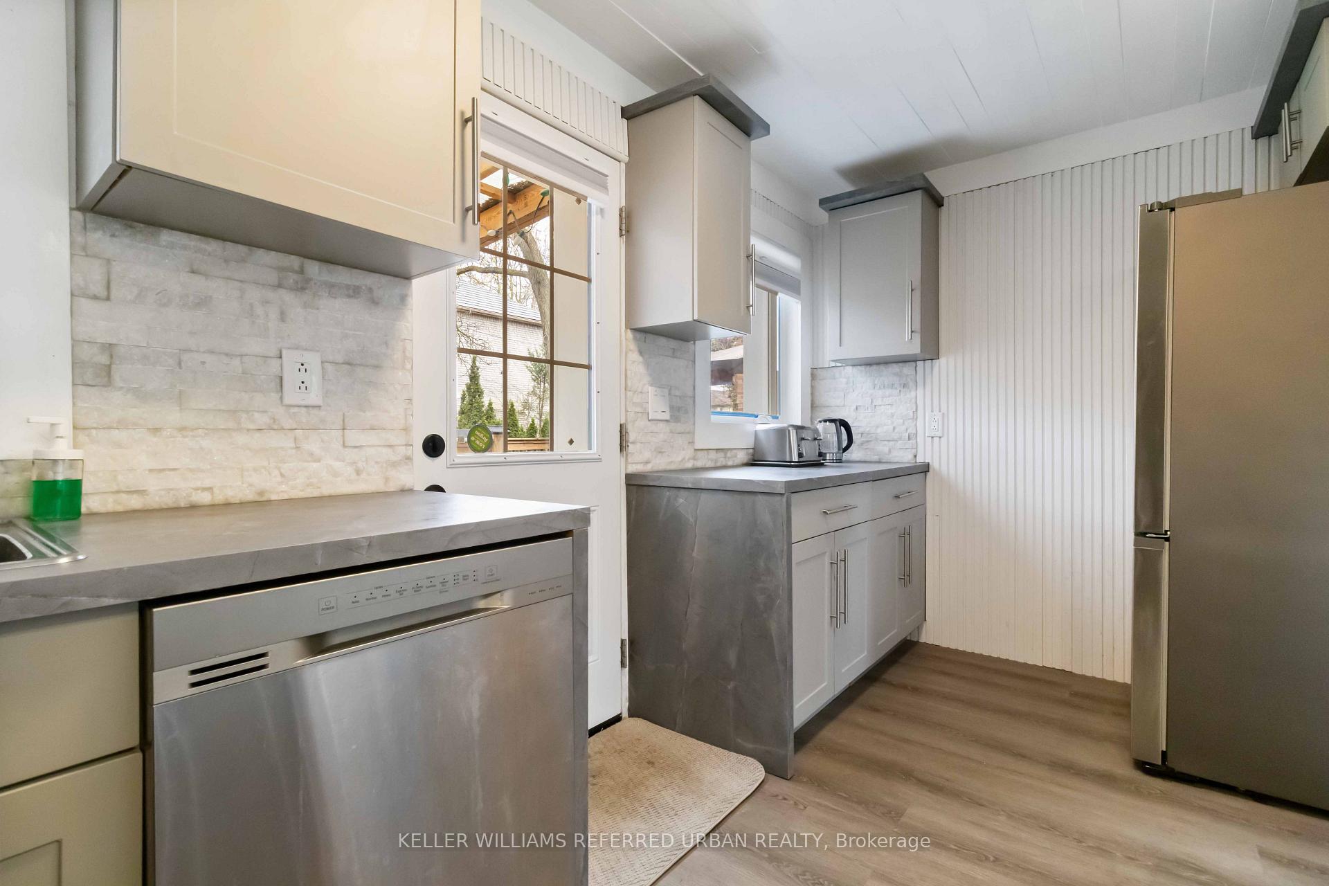 Photo 16 of 310 Senlac Road, North York, Willowdale West — HOMEH
