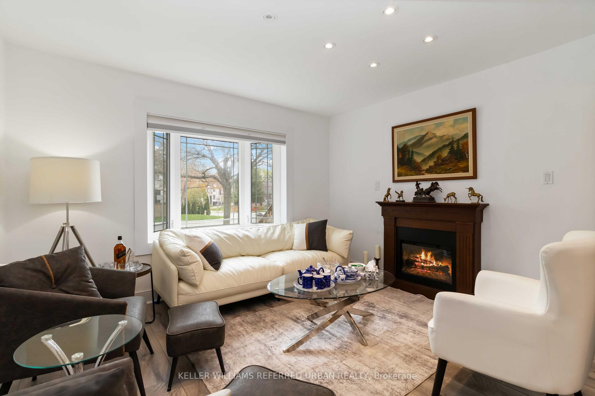 Photo 23 of 310 Senlac Road, North York, Willowdale West — HOMEH