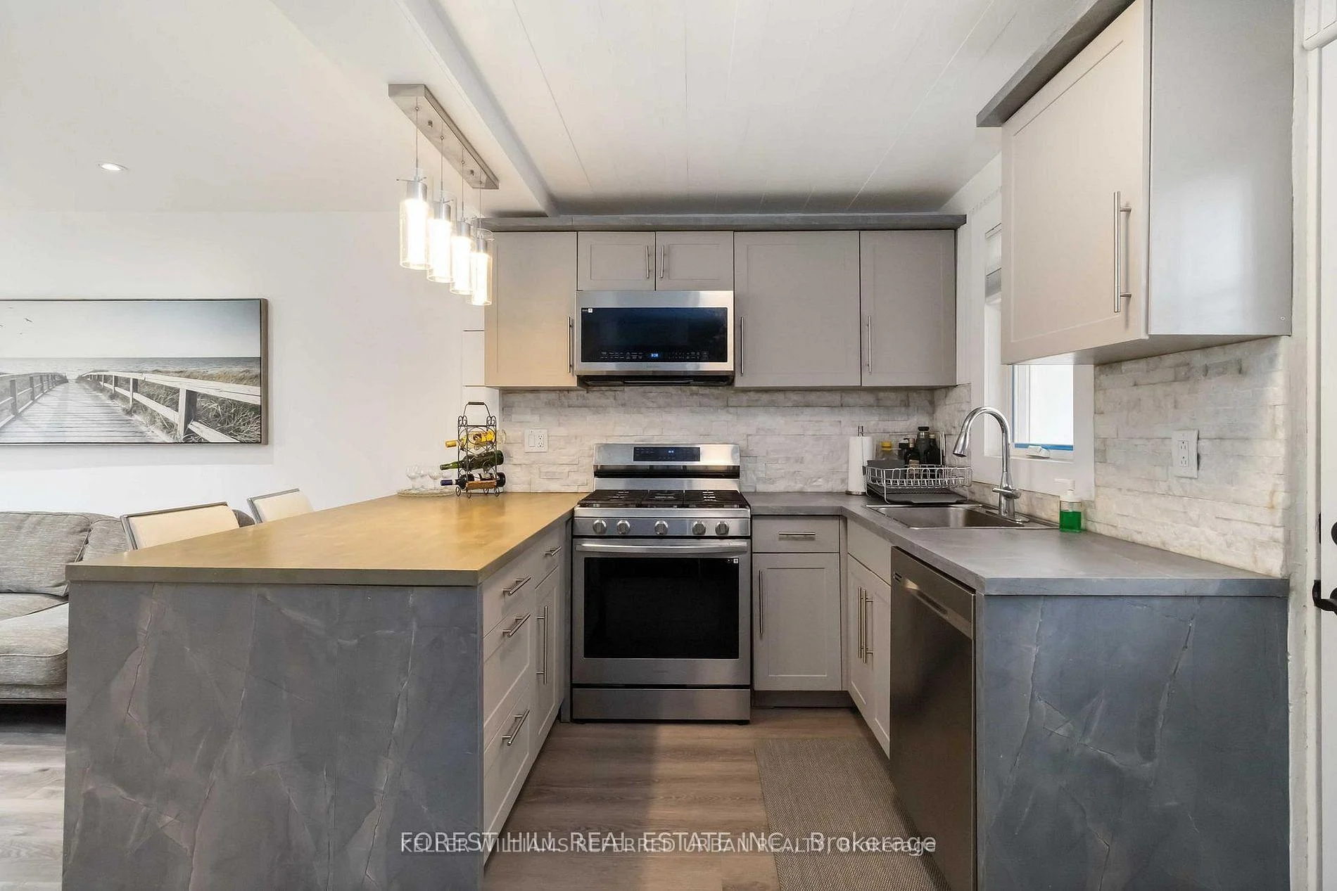 Photo 9 of 310 Senlac Road, North York, Willowdale West — HOMEH