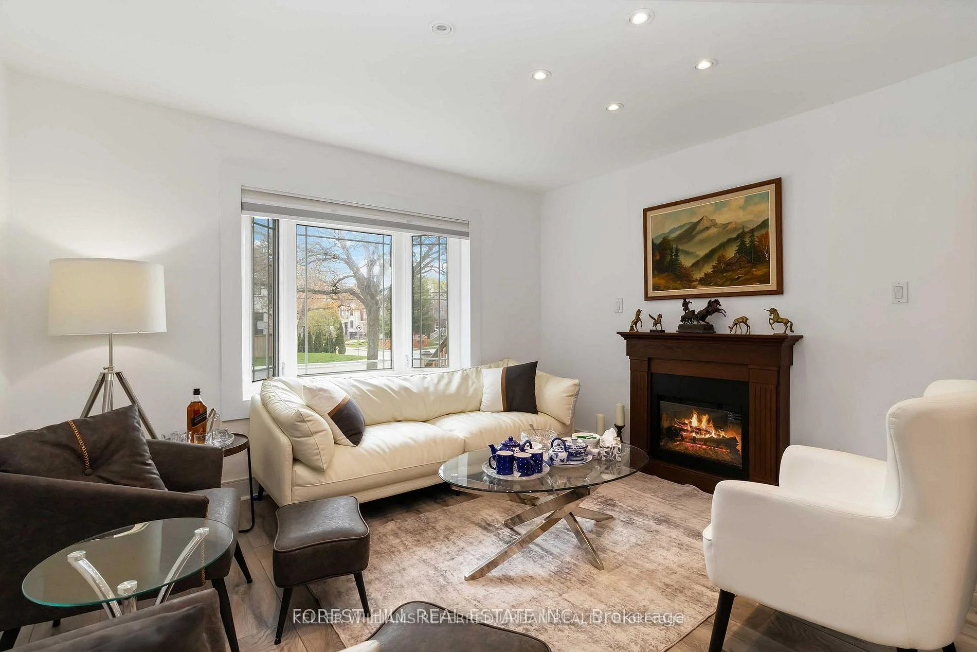 Photo 15 of 310 Senlac Road, North York, Willowdale West — HOMEH