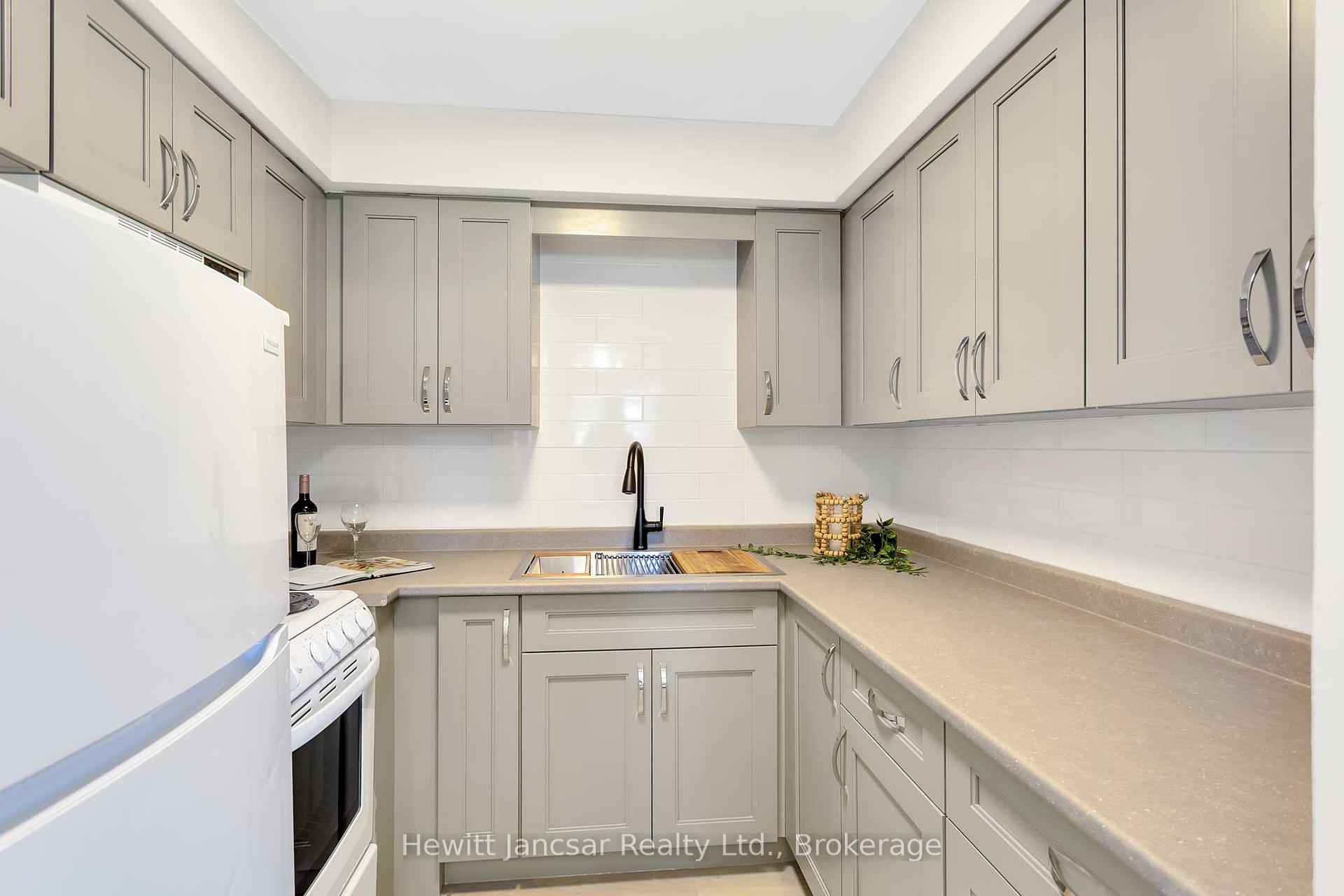 Photo 4 of Unit 4, 11 Olympic Drive, Kitchener, Southdale — HOMEH