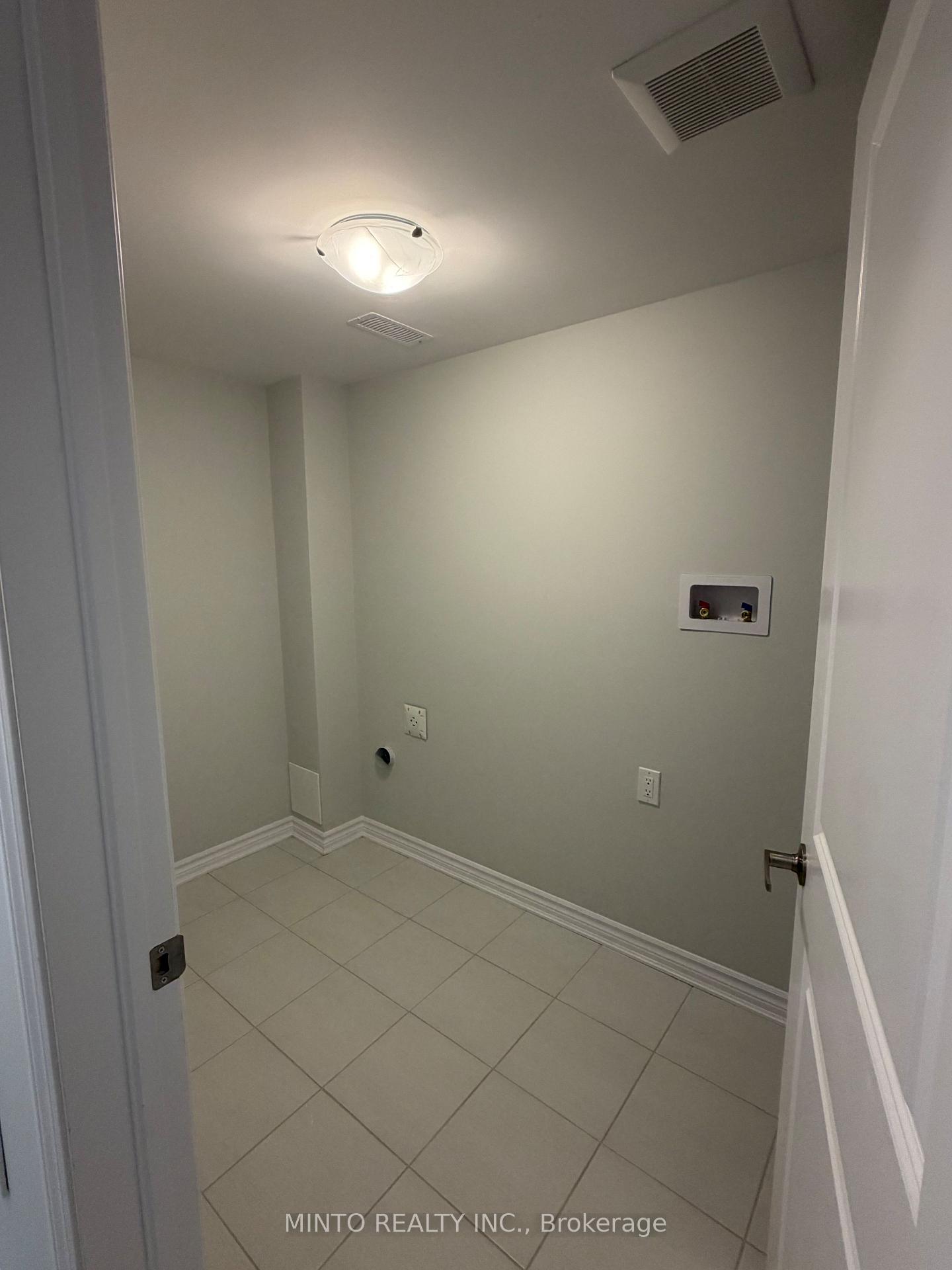 Photo 4 of 1124 Greentree Path, Oshawa, Kedron — HOMEH