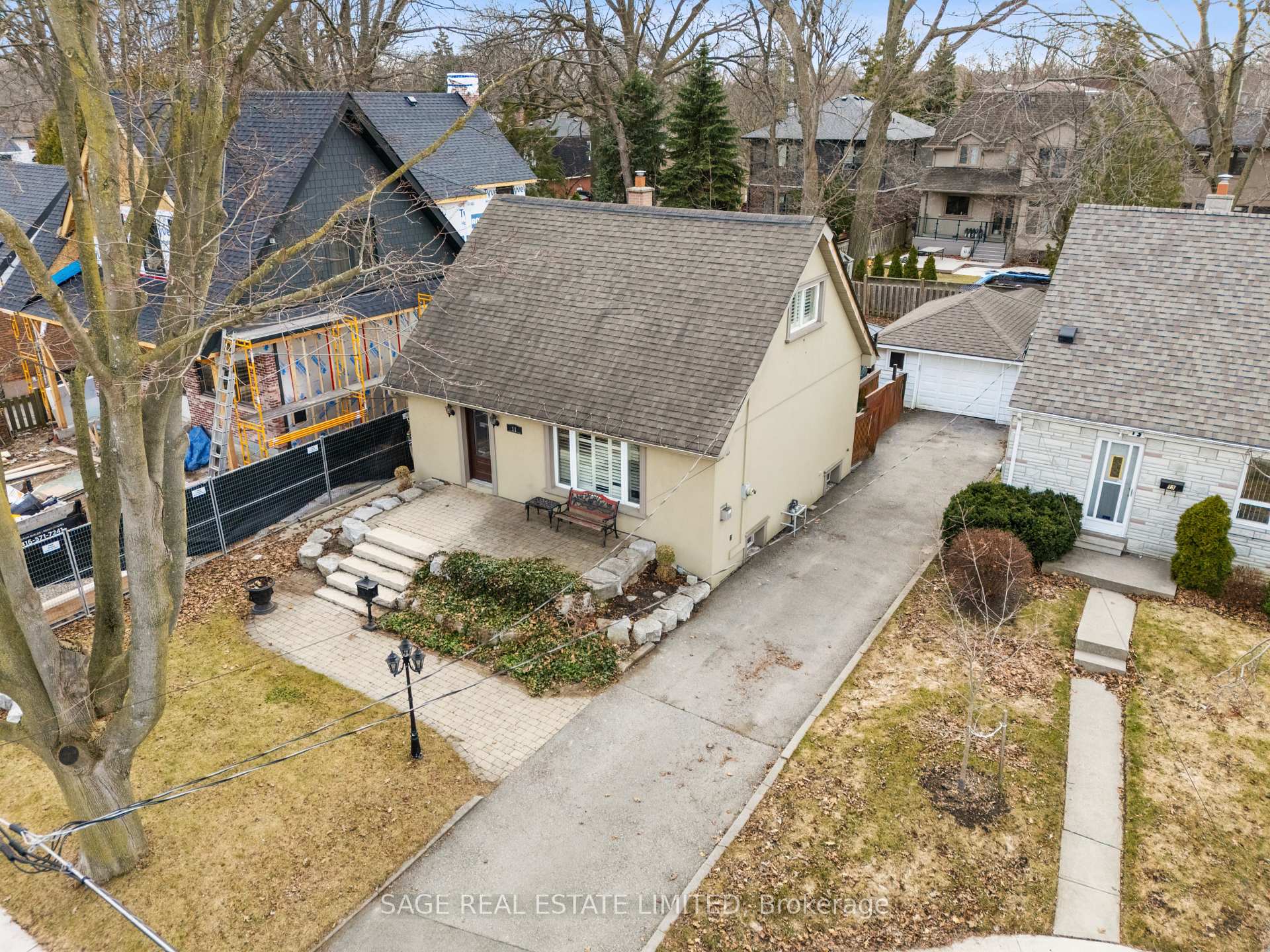 Photo 2 of 11 Chelsea Drive, Etobicoke, Alderwood — HOMEH