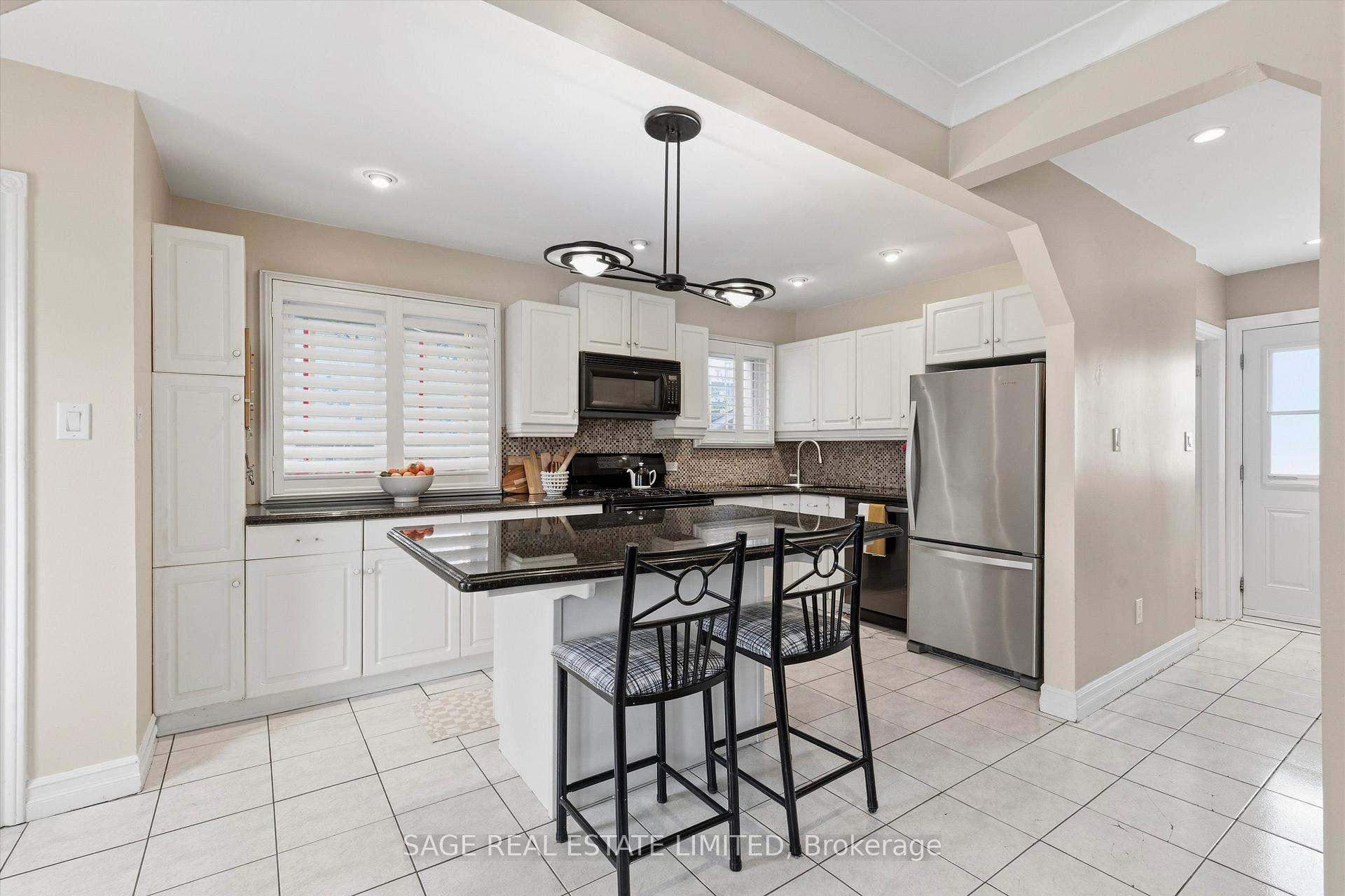 Photo 5 of 11 Chelsea Drive, Etobicoke, Alderwood — HOMEH