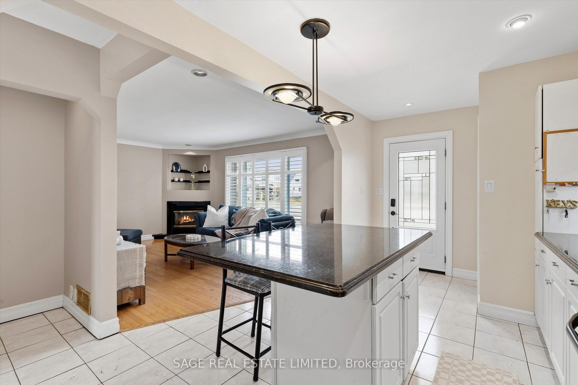 Photo 7 of 11 Chelsea Drive, Etobicoke, Alderwood — HOMEH
