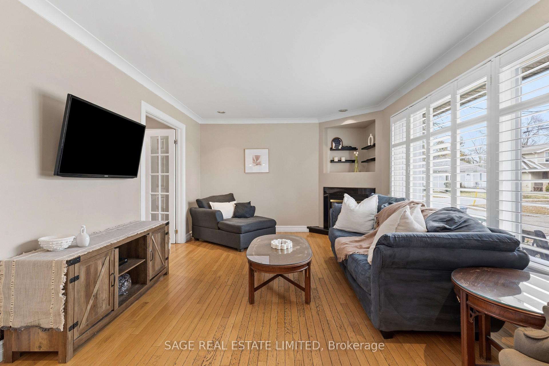 Photo 9 of 11 Chelsea Drive, Etobicoke, Alderwood — HOMEH