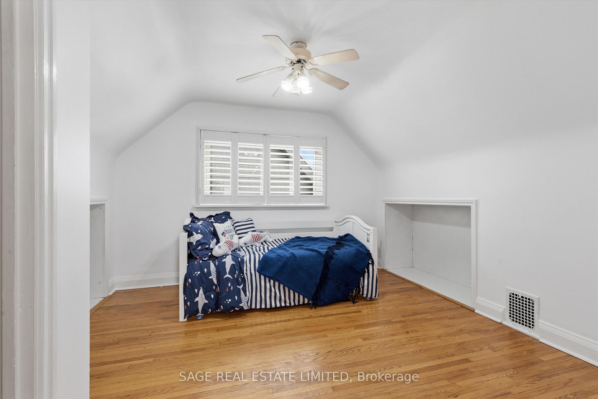 Photo 14 of 11 Chelsea Drive, Etobicoke, Alderwood — HOMEH