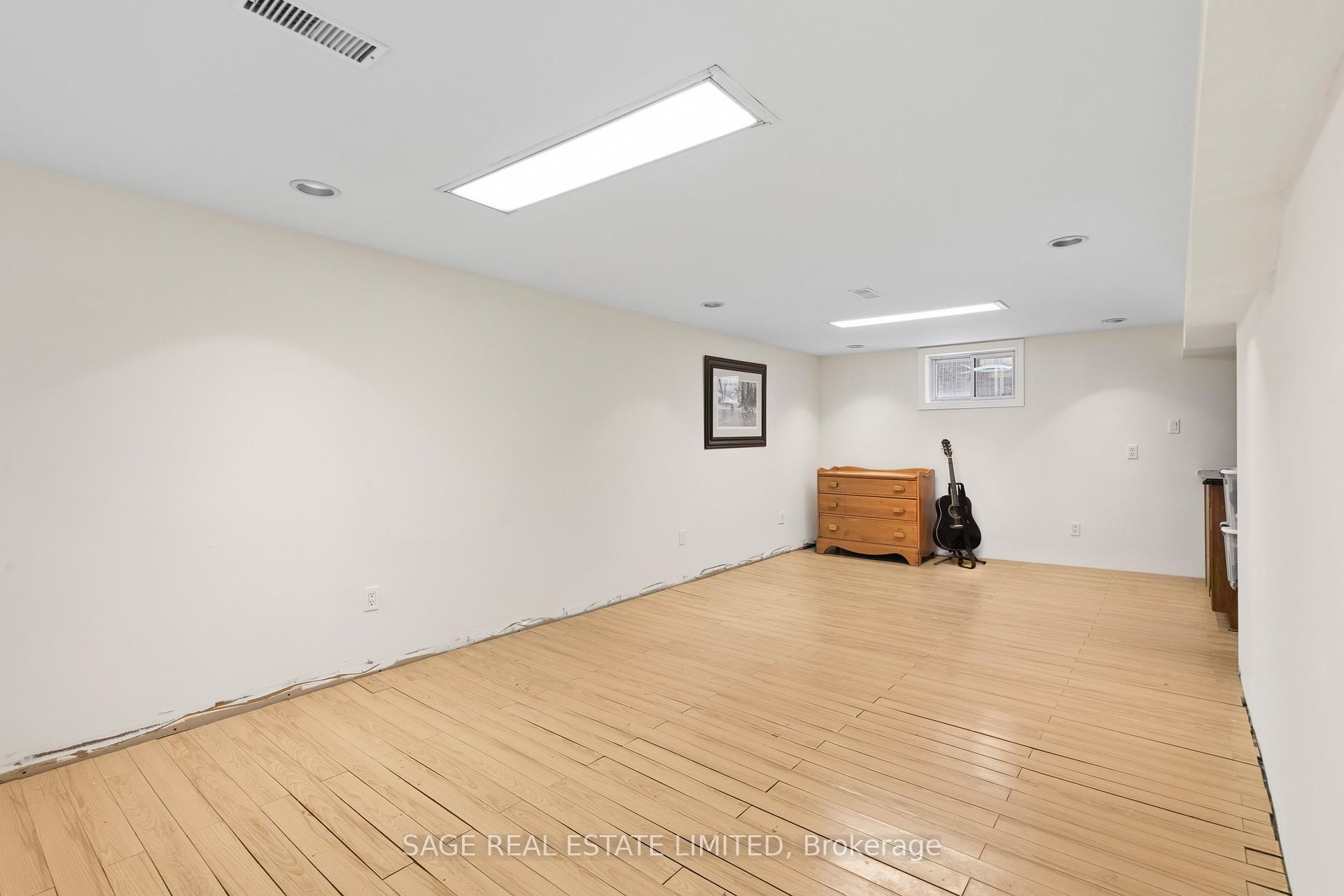 Photo 16 of 11 Chelsea Drive, Etobicoke, Alderwood — HOMEH