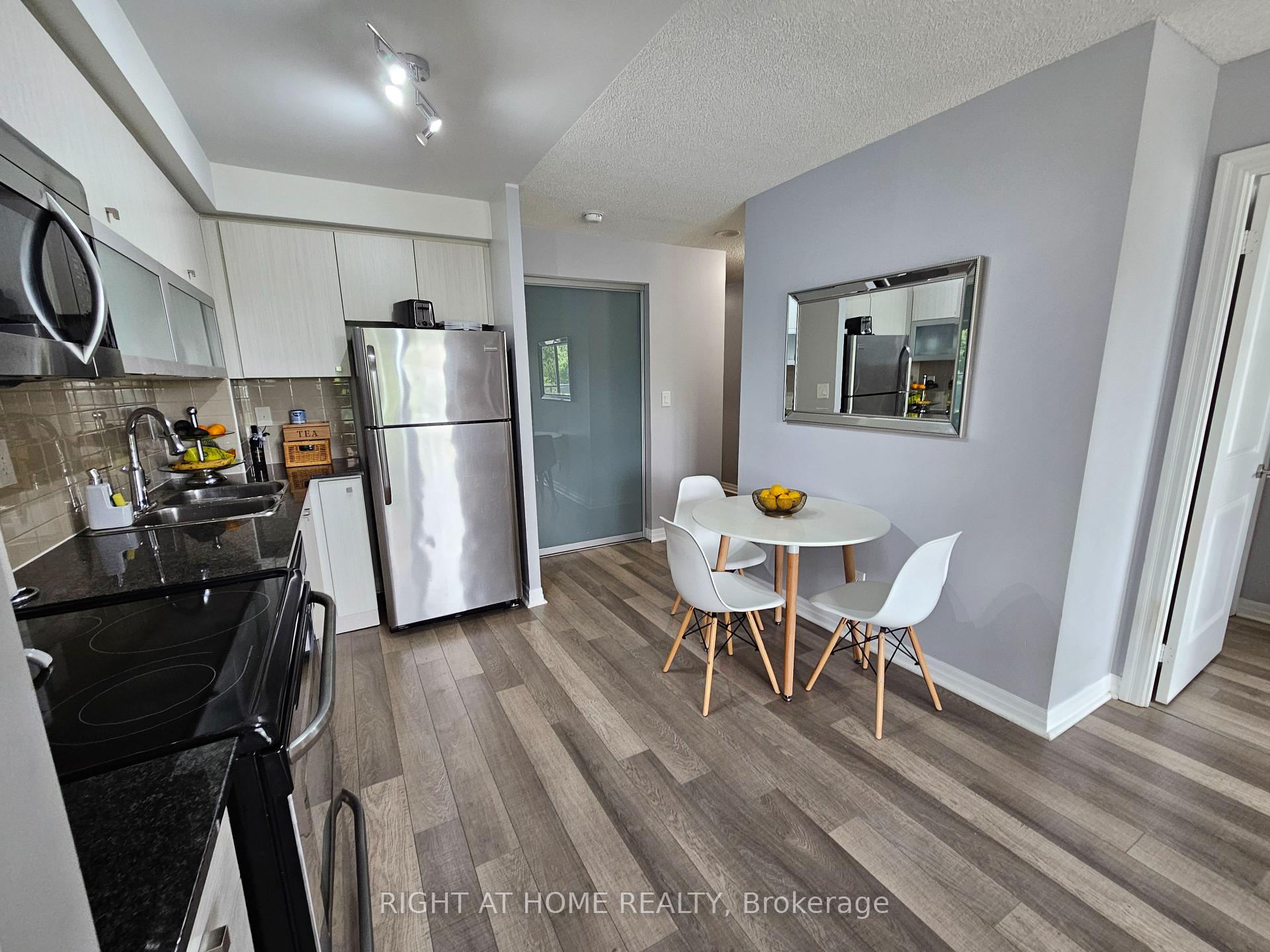 Photo 11 of Unit 307, 2015 Sheppard Avenue E, North York, Henry Farm — HOMEH